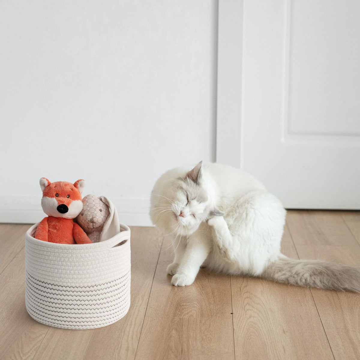 TIMEYARD Small Round Cotton Rope Storage Basket Decorative Shelf Basket