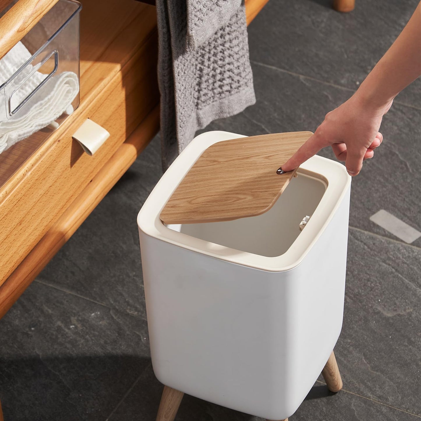 U2PICK Mini Trash Bin with Lid, 10 Liter Garbage Bin, Modern Waste Bin with Legs, Plastic Trash Can Suitable for Kitchen, Bathroom, Bedroom, Living