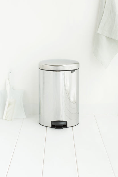 Brabantia 113987 Pedal Bin newIcon with Plastic Inner Bucket, 20 Litre - Brilliant Steel