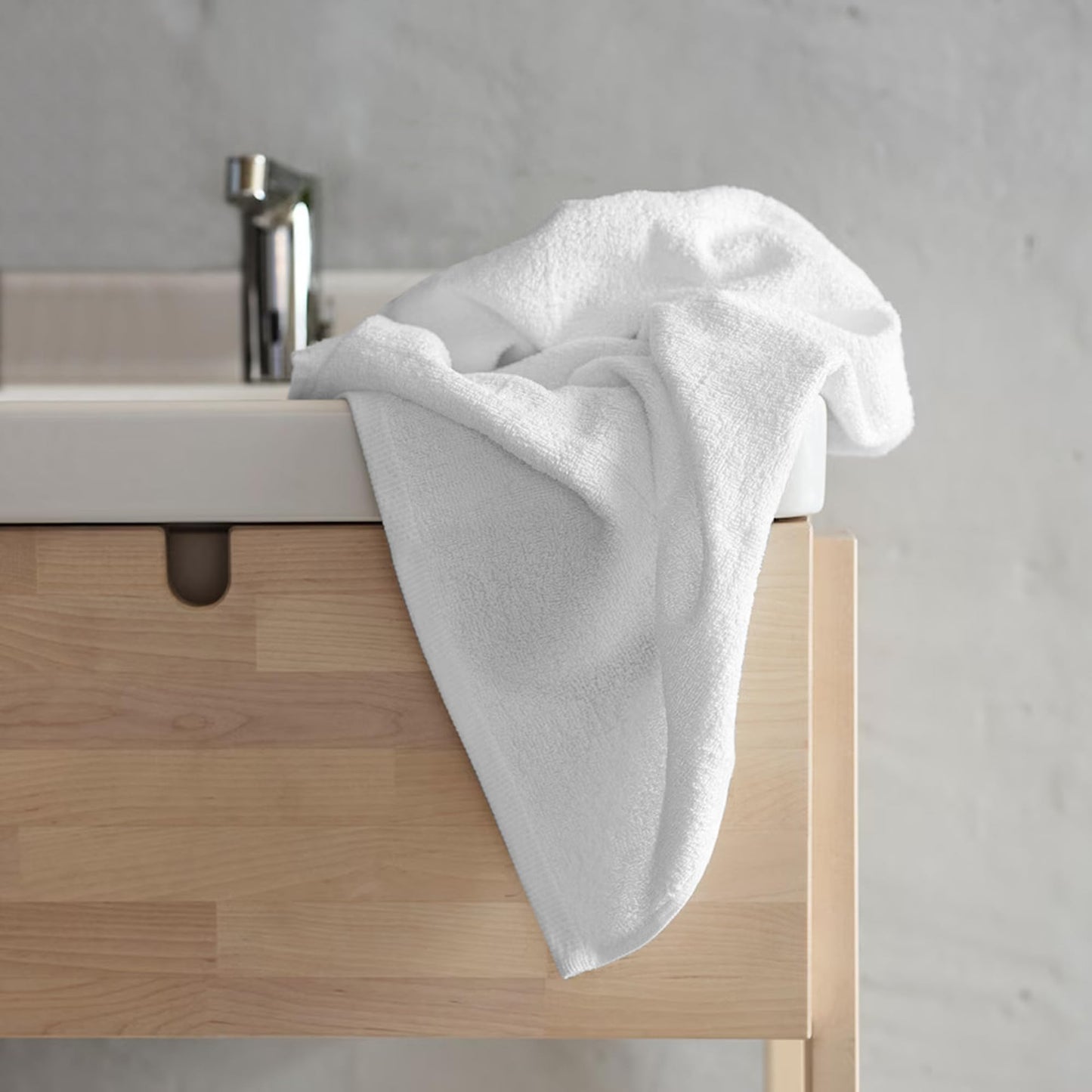 Delara 100% Organic Cotton Towels 650 GSM Plush Feather Touch Quick Dry Bath Towel, Pack of 4 GOTS Certified, Oeko-Tex Green Certified