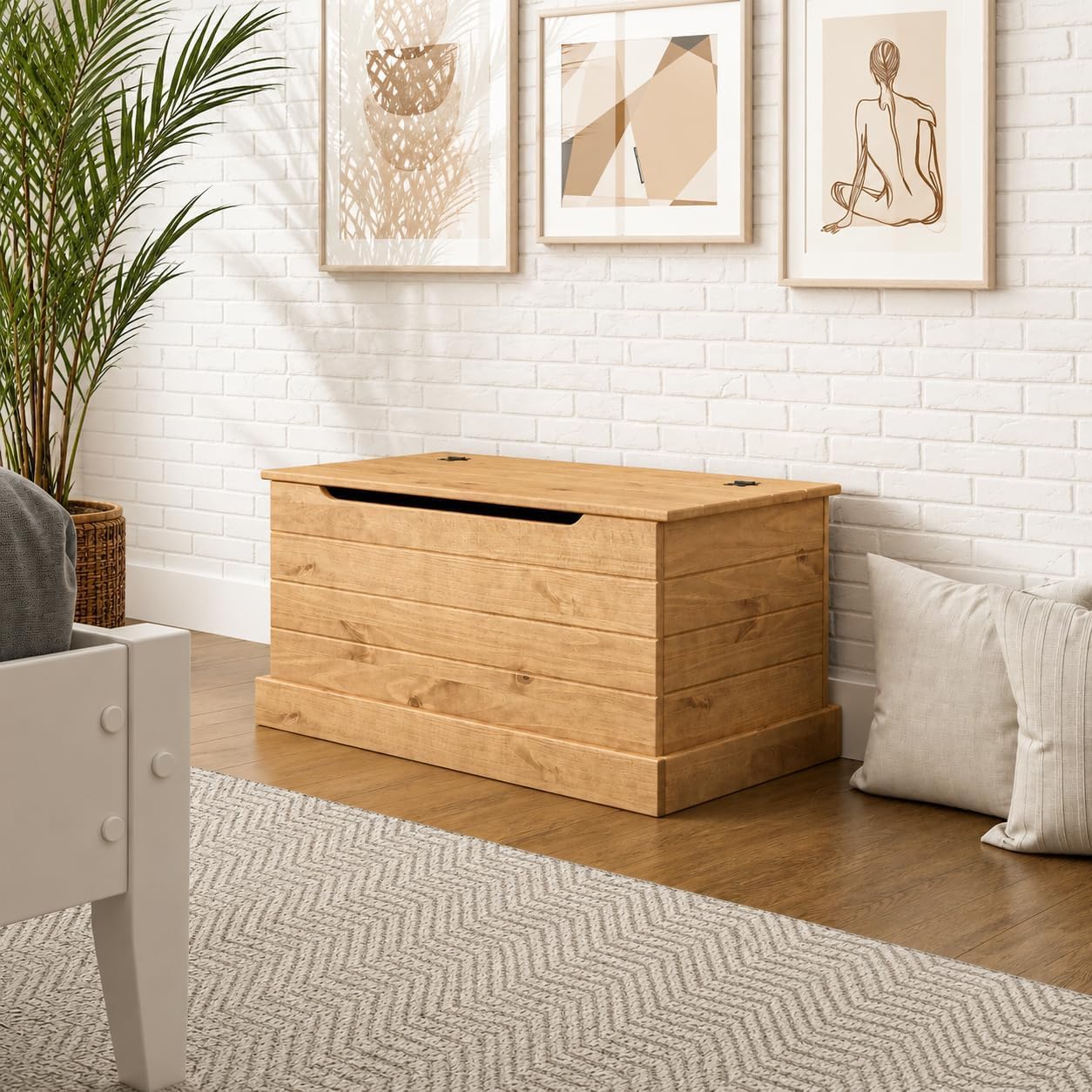 Mews Corona Storage Chest Ottoman Bedding Box Toy Chest Traditional Mexican Pine Solid Wood Storage Box with Hinged Lid and Safety Catch