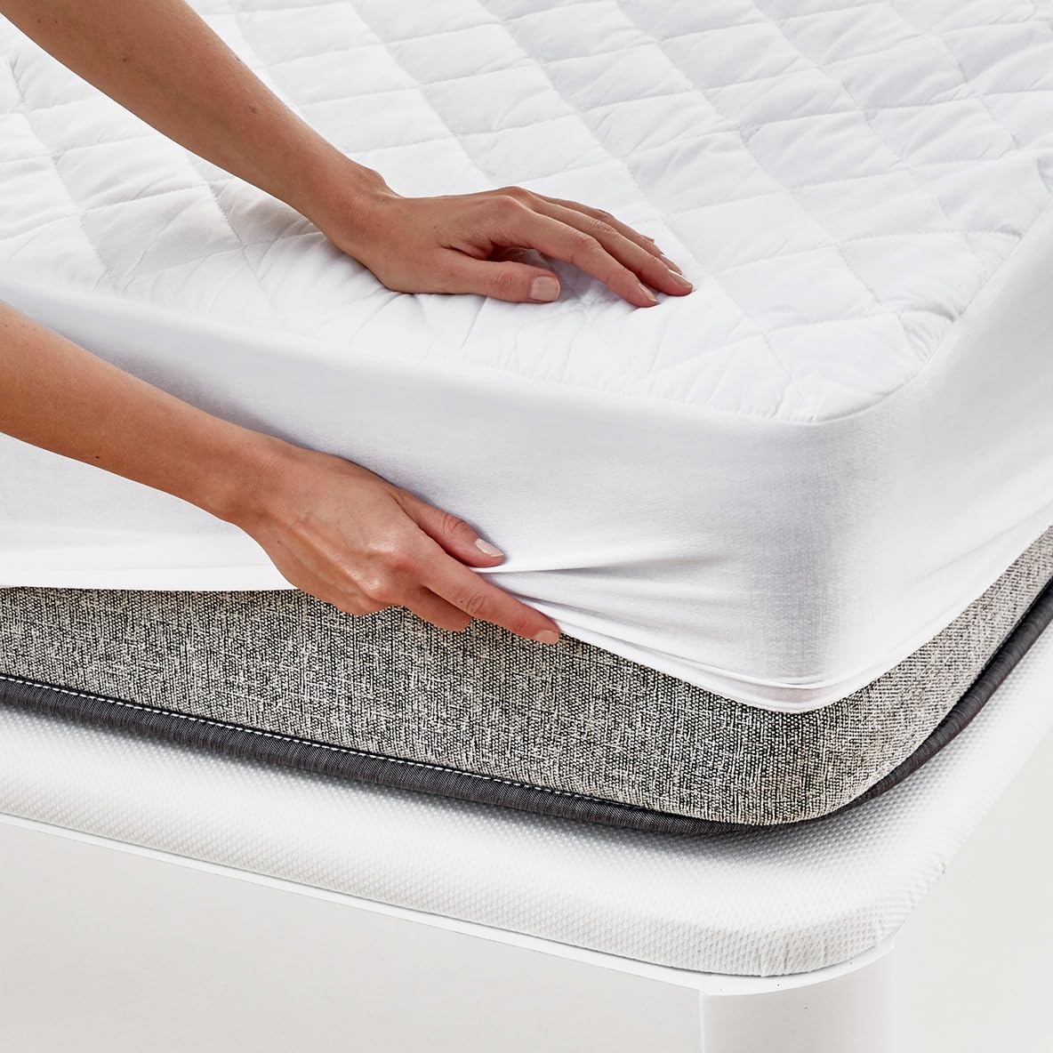 Pikolin Home - Mattress Protector 120 x 190/200 cm – Padded and Breathable, Adjustable, Hygienic Treatment, Oeko-Tex Certified, for 120 cm Beds