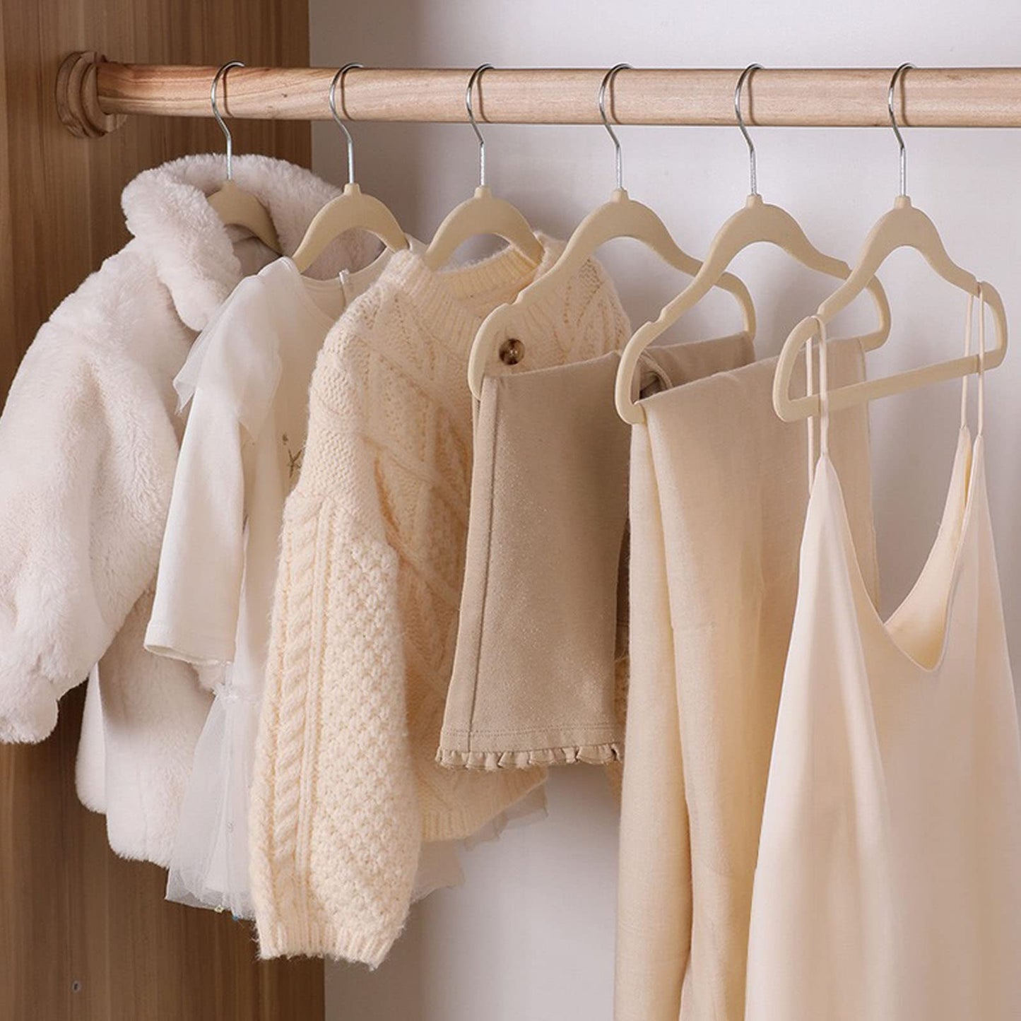 ETAOLINE Baby Velvet Hangers for Kids Clothes, 25-Pack Beige