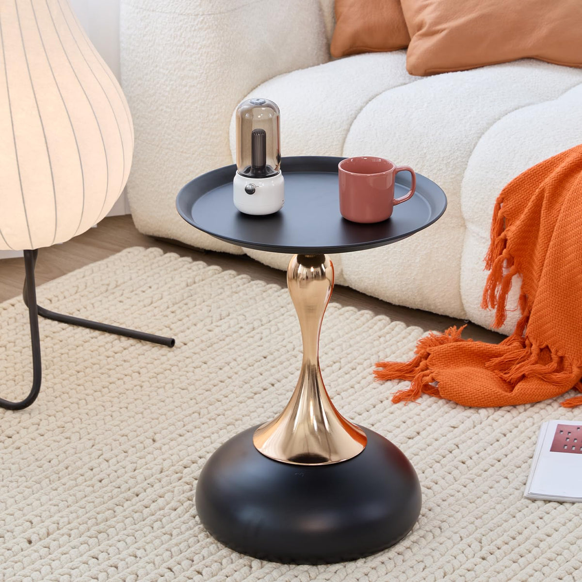 Modern Round Side Table with Gold Pedestal Base, Black Metal Top, Accent End Table for Living Room 黑色