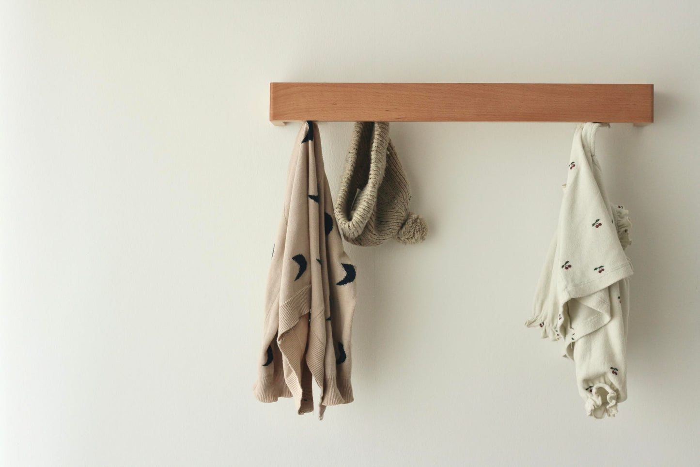 anaan Skuvo Wall Coat Rack with 6 Hooks Wooden Clothes Rail 60 cm