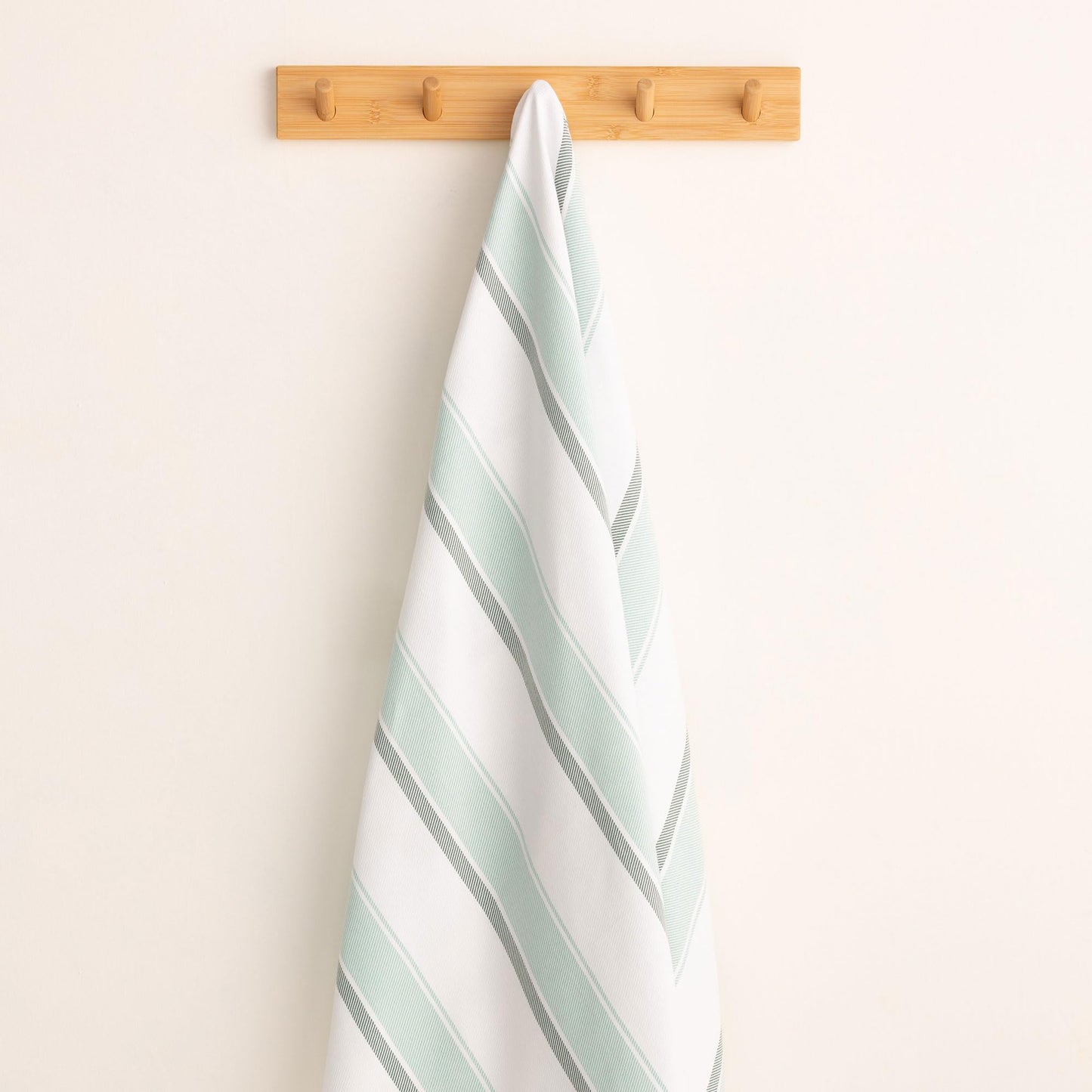 GAMUSI Rectangular Beach Towel – Bath Fouta – Embossed Fabric – Dyed Thread with Fringes – Green.
