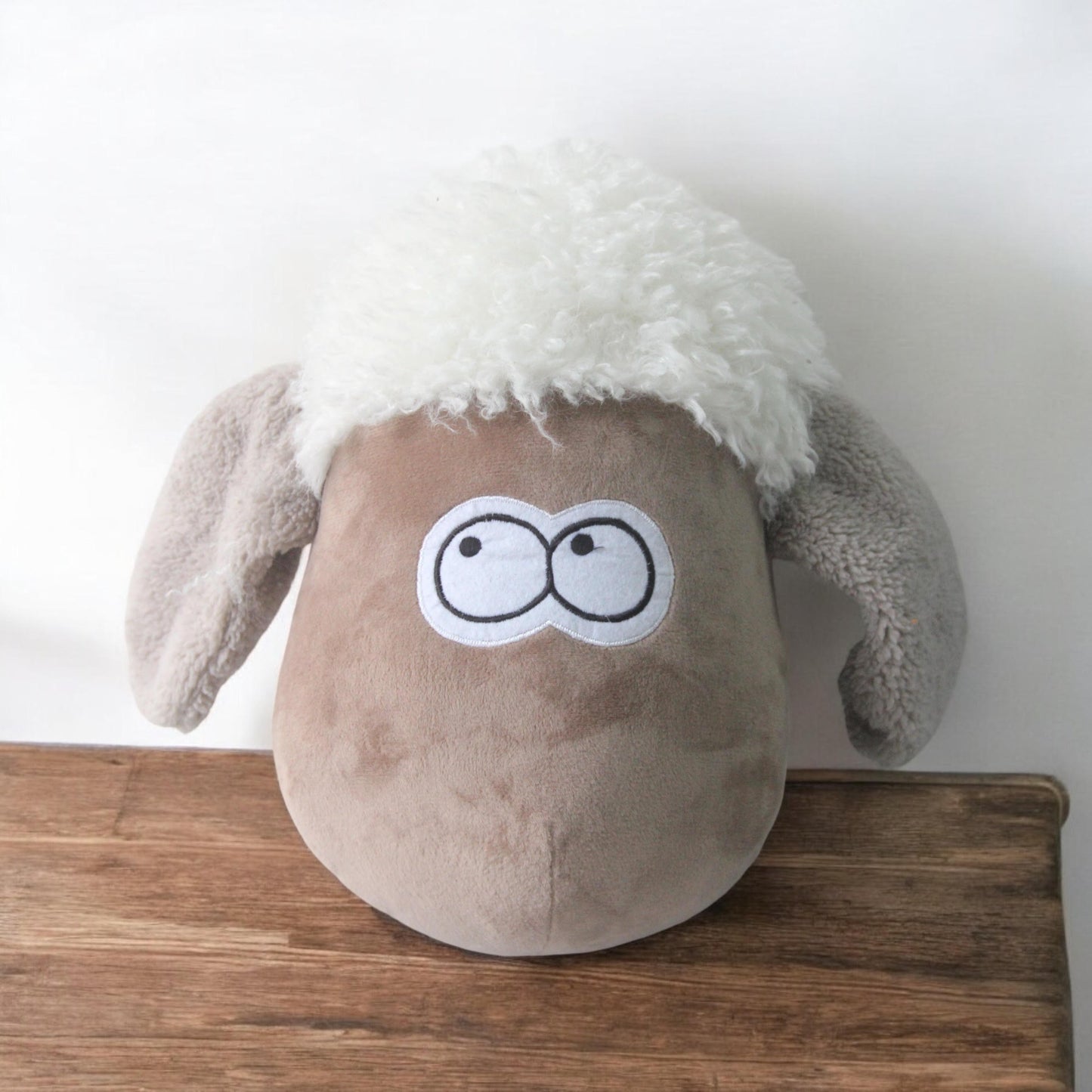Plush Sheep Head Wall Decoration Ornament, Ideal 3D Toy Gift for Kids Room Decor