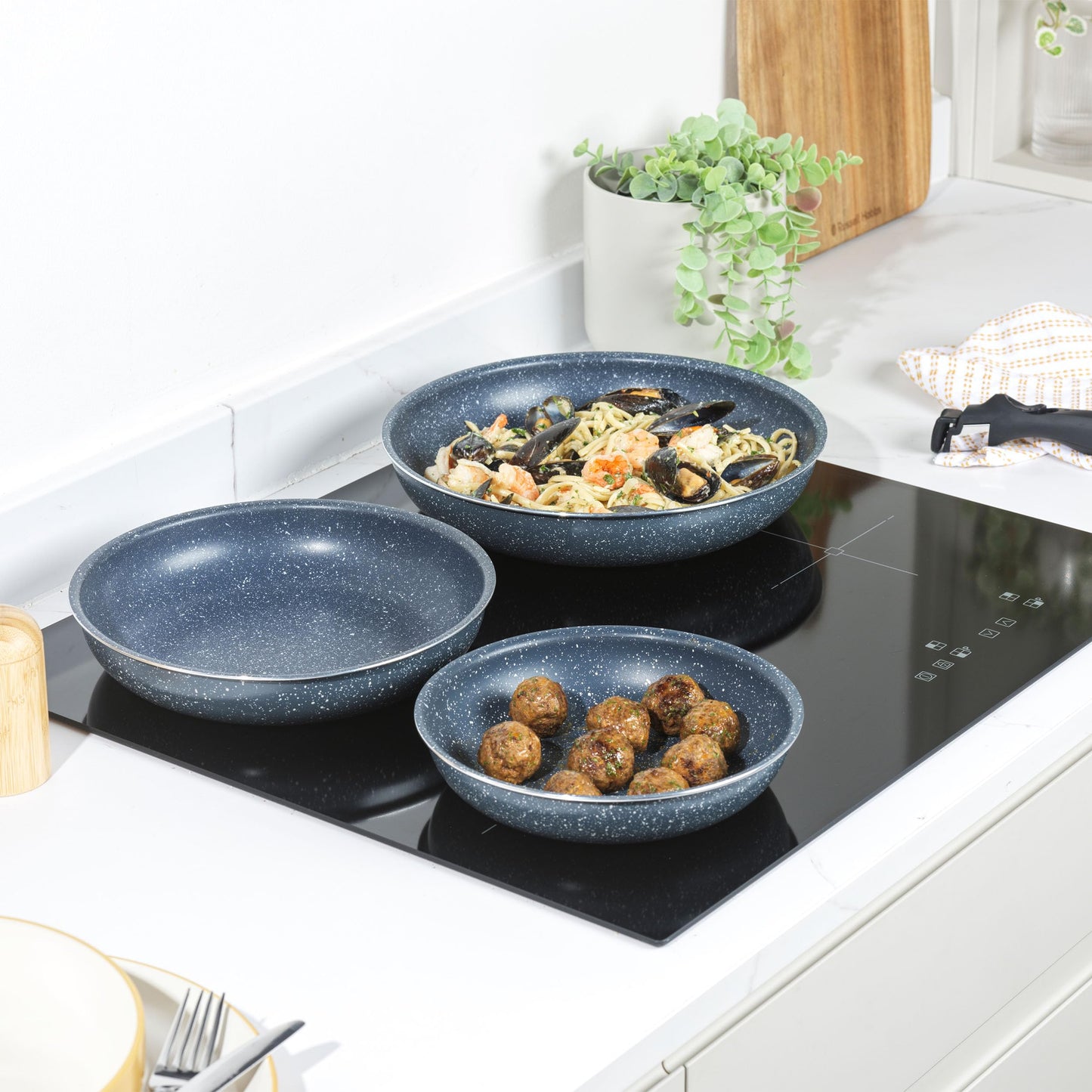 Russell Hobbs Nightfall Stone Frying Pan Set  Smart Clip Non-Stick Pans, 20cm, 24cm, 28cm, Stay Cool Detachable Handle, Oven to Hob to Table Cooking,
