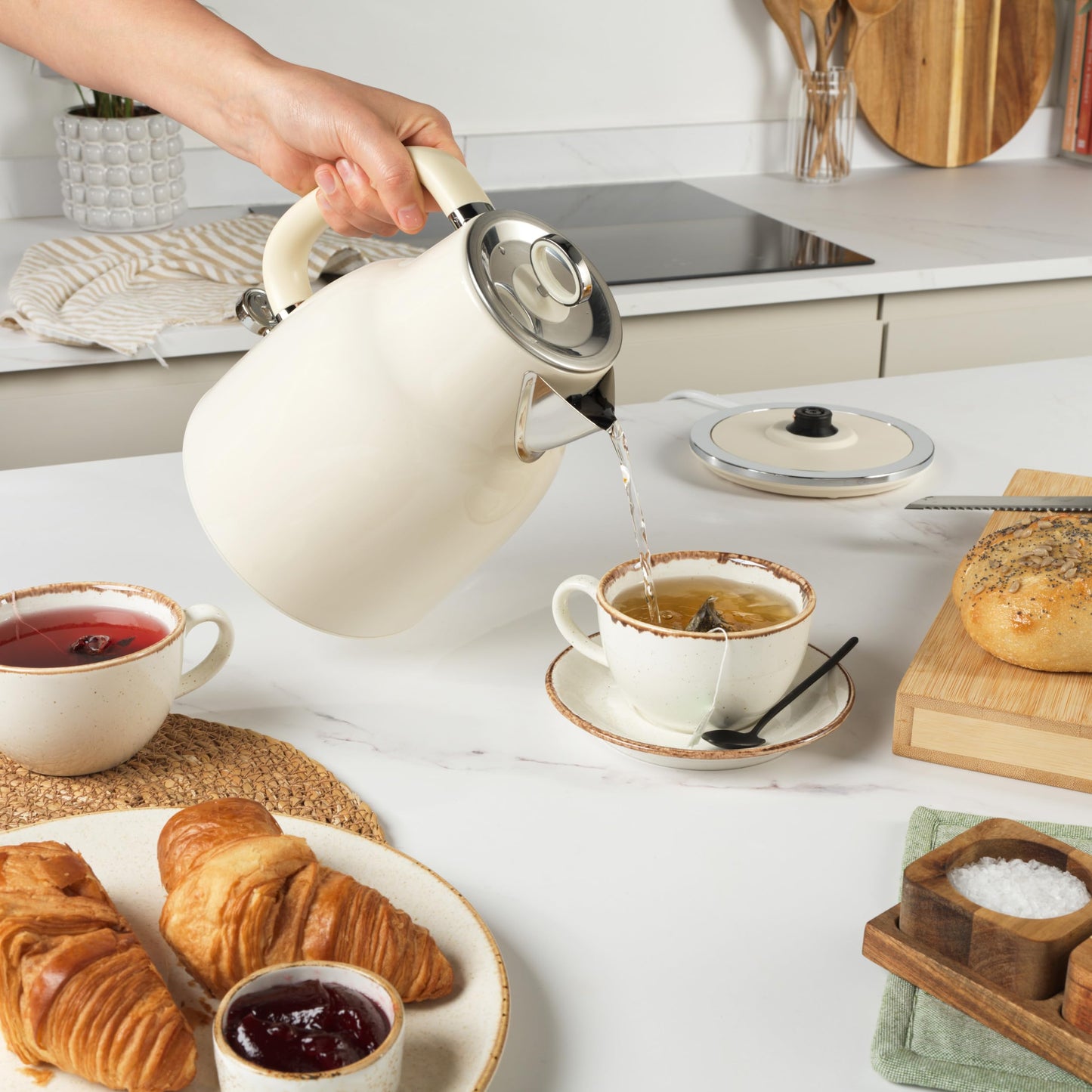 Salter Retro Kettle & Toaster Set  1.7L Fast Boil Kettle with Removable Limescale Filter, 4-Slice Wide Slot Toaster, Thick Bread, High Lift Eject,