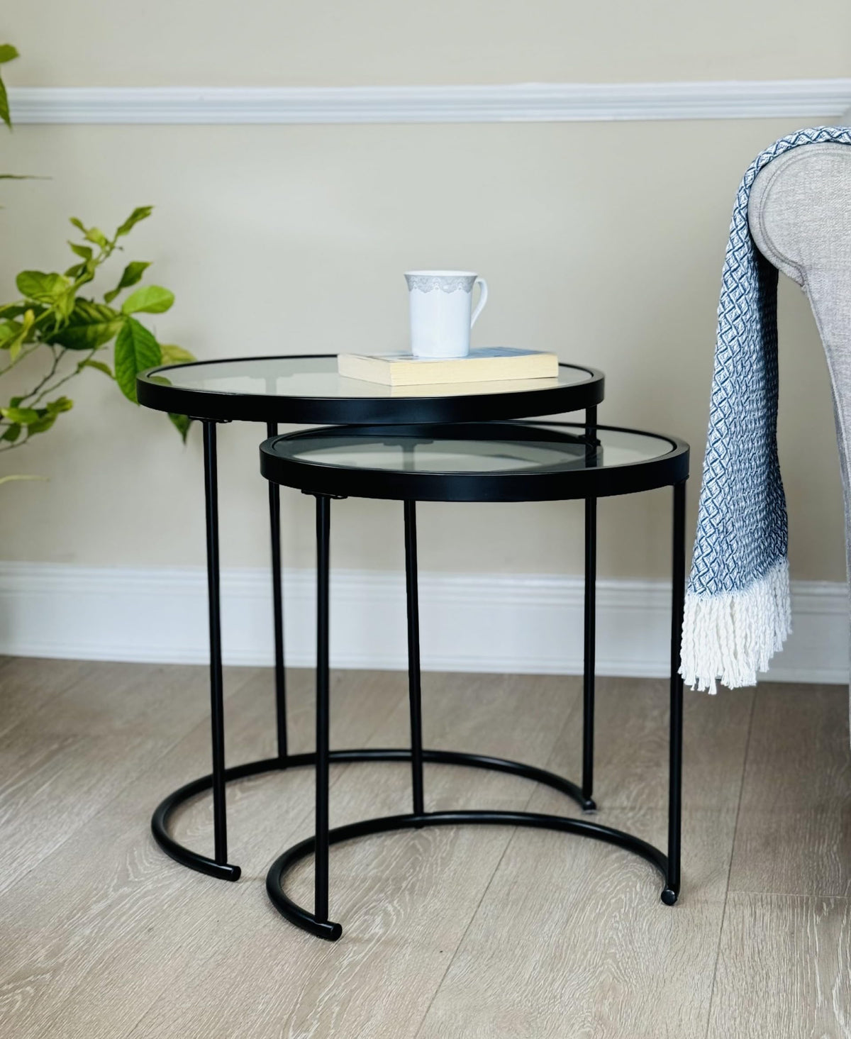 ASPECT Visio Set of 2 Round Nesting Table-Clear Glass Top/Black Frame Clear/Black