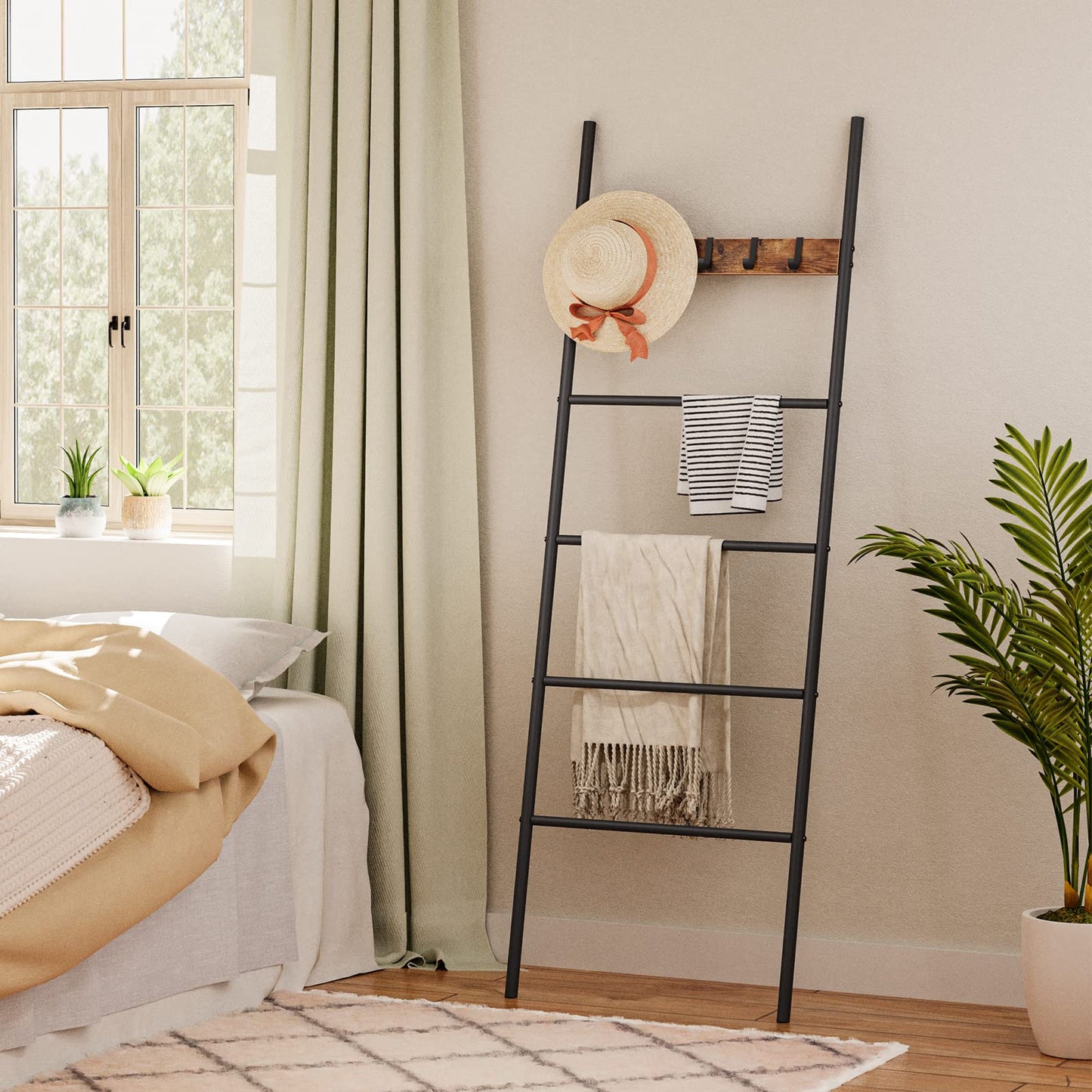 HOOBRO Towel Ladder, Blanket Ladder, Leaning Ladder Rack, Bathroom Towel Rack, with 5 Crossbars and 5 Hooks, Strong Storage Function, Metal Frame