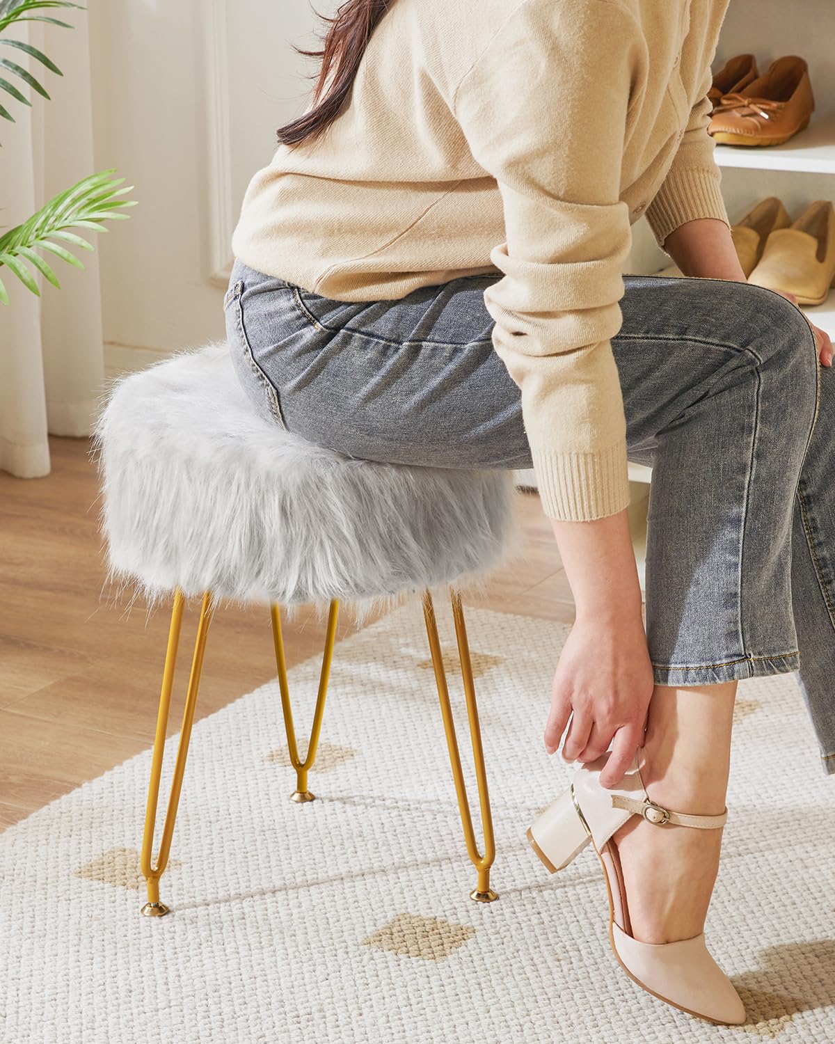 IBUYKE Faux Fur Vanity Chair, Furry Makeup Stool Ottoman, Gray L/G-32G