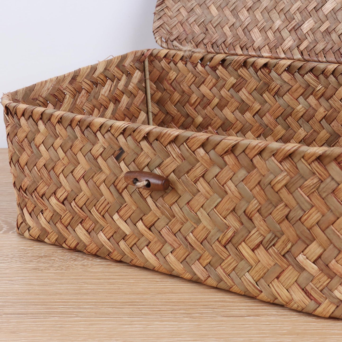 FEIALNDUO Wicker Shelf Baskets with Lid,Seagrass Storage Basket Bins Rectangular Handwoven Basket Boxes for Shelves Desktop Home Organizer