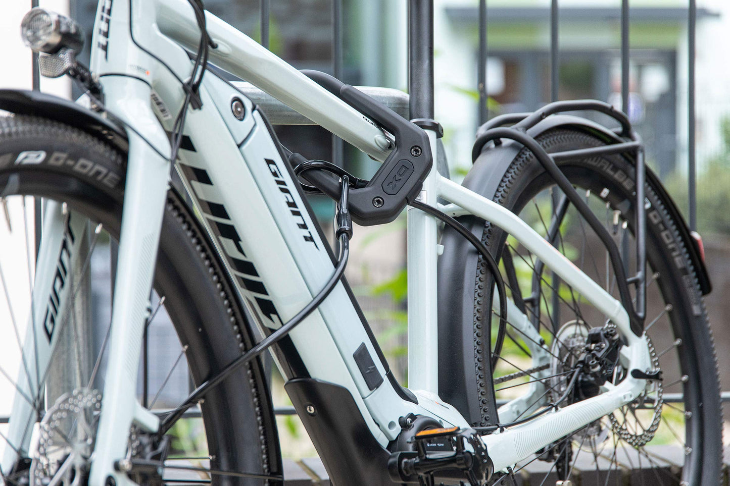 Hiplok DX+ Bike D Lock (15cm x 8.5cm) with a 2m Steel Cable - Black. 3 Keys Included. Sold Secure Powered Gold & Pedal Diamond Bike/Bicycle D Lock