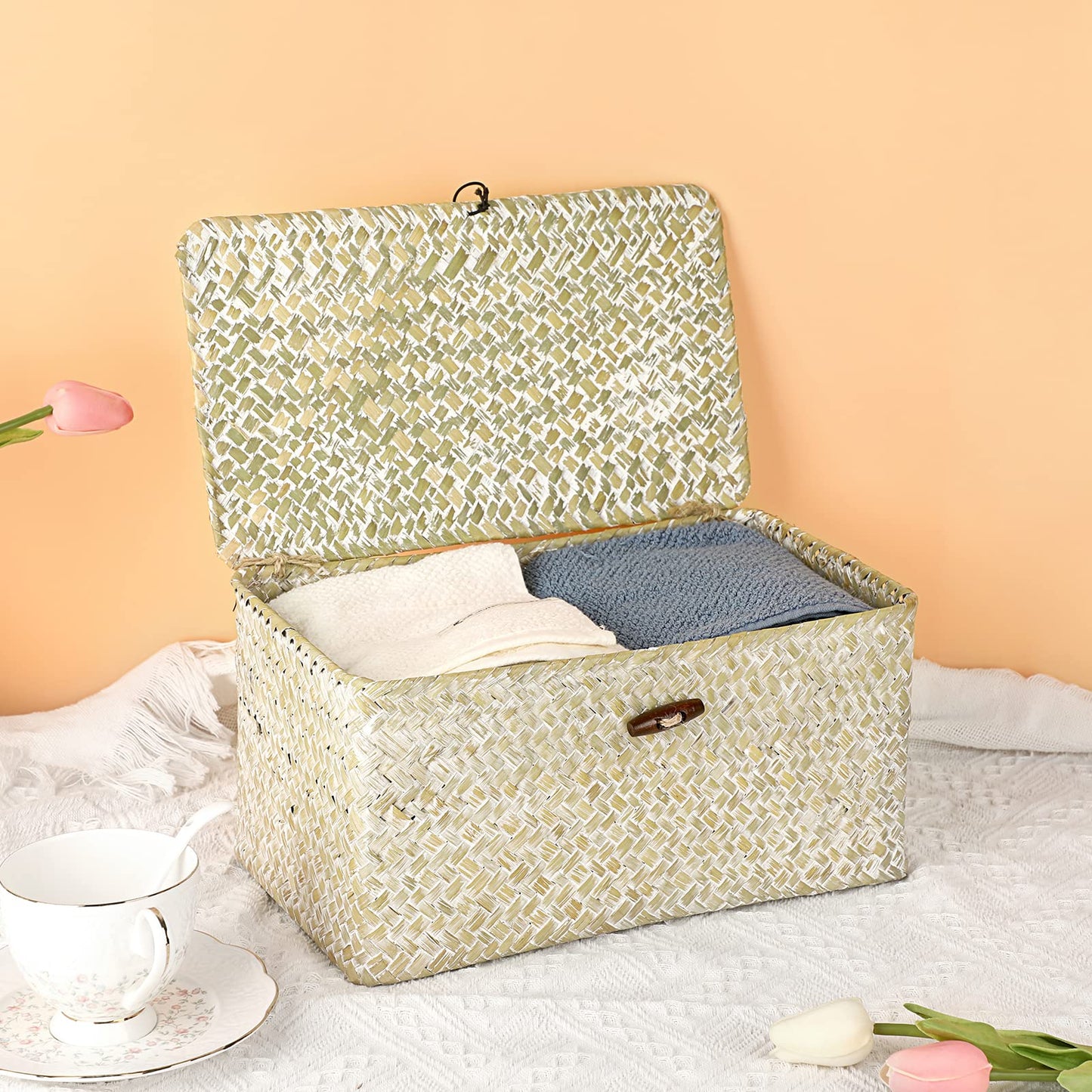 IGNPION Seagrass Storage Basket with Lid Woven Wicker Desktop Basket Rectangular Bathroom Storage Organiser Box