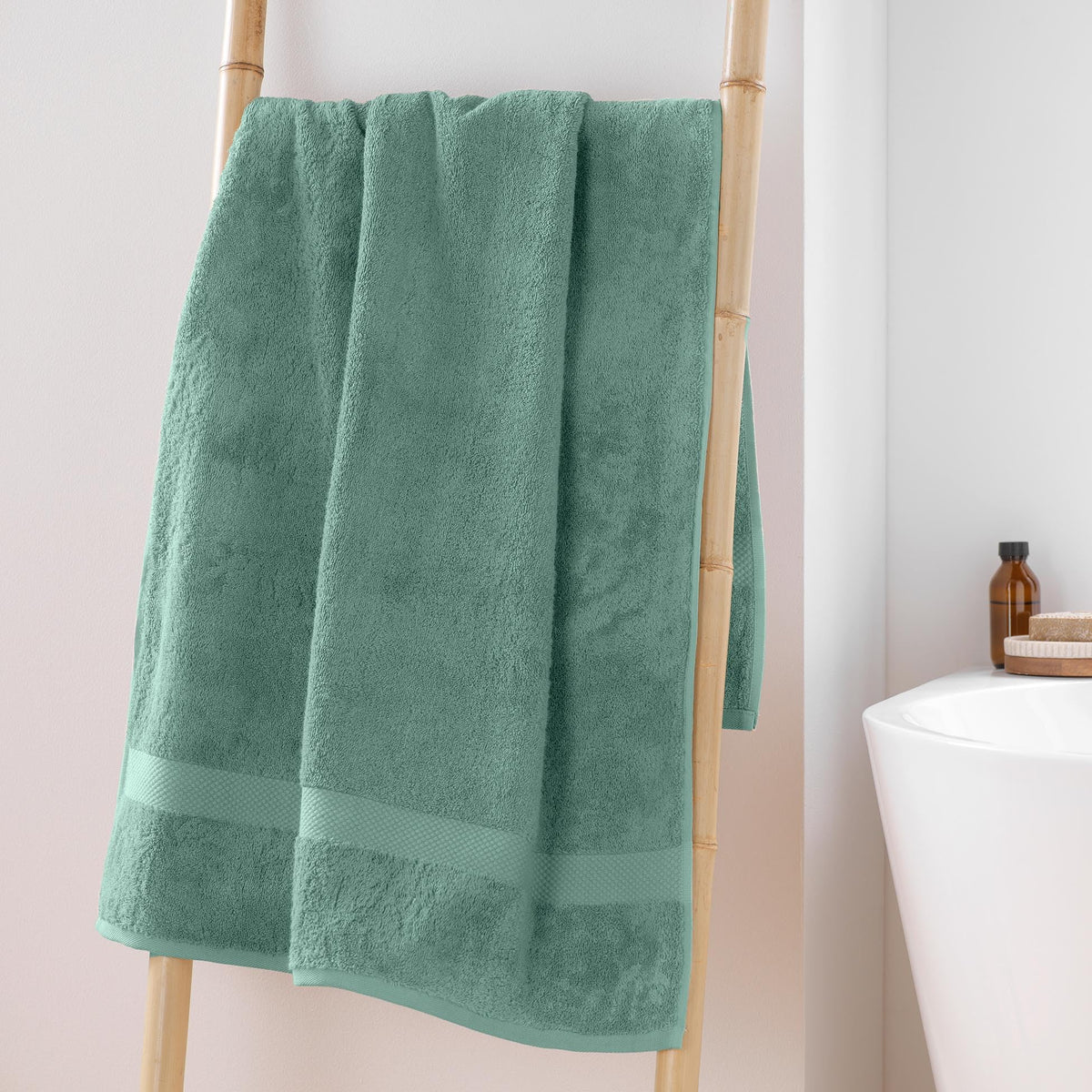 douceur d'intérieur, Elegance Celadon Bath Towel 70 x 130 cm 100% Cotton Plain