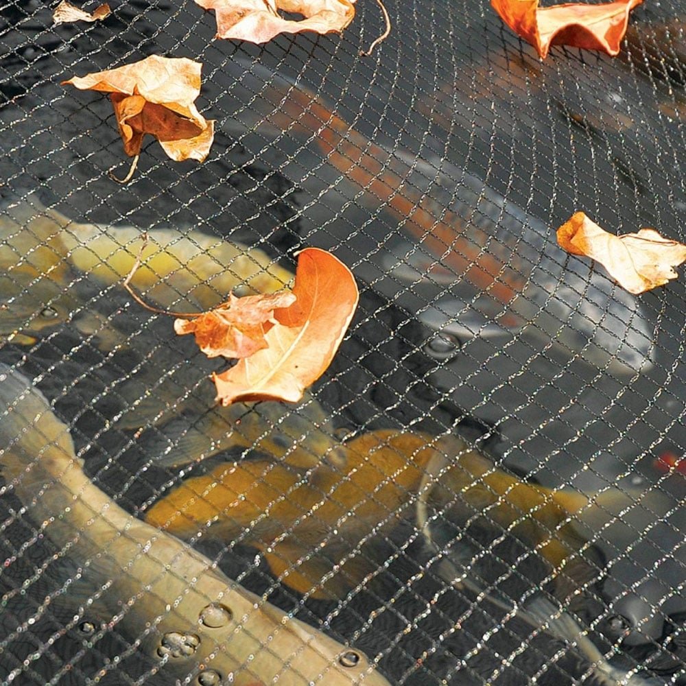 HOZELOCK - Pond Protection Net 6 x 10 m : Ideal for Protecting the Pond from Leaves, Large Debris and Predators, Supplied with 4 Stakes [1737 0000]