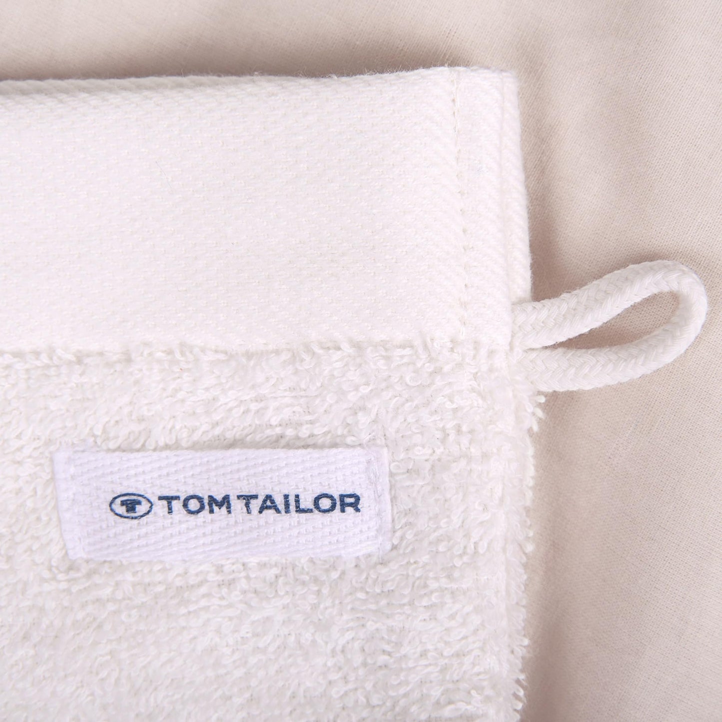 Herding Tom Tailor Wash Mitts Set of 6 16 x 21 cm 100% Cotton Terry Cloth with Hanger and Label with Logo, Colour Bath Towel White (Crisp White)