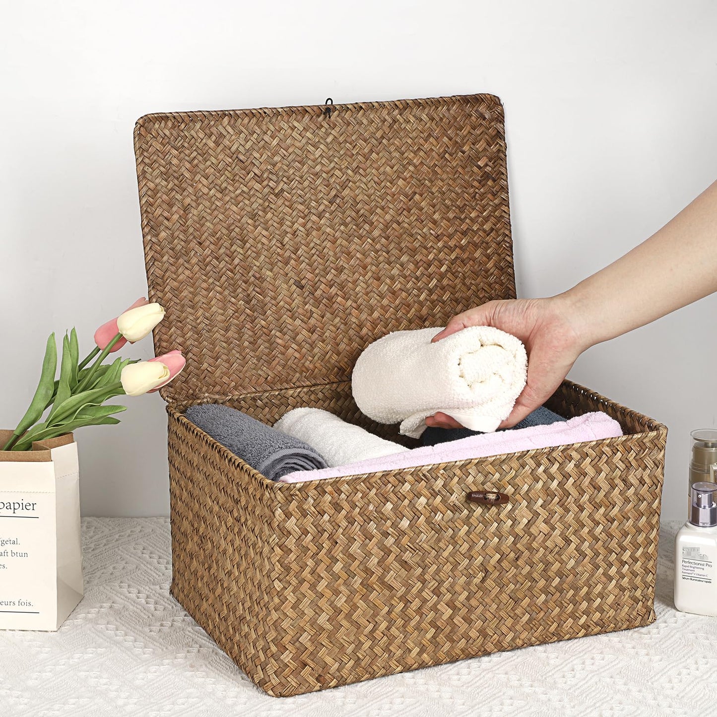 IGNPION Seagrass Storage Basket with Lid, Wicker Woven Shelf Basket, Coffee