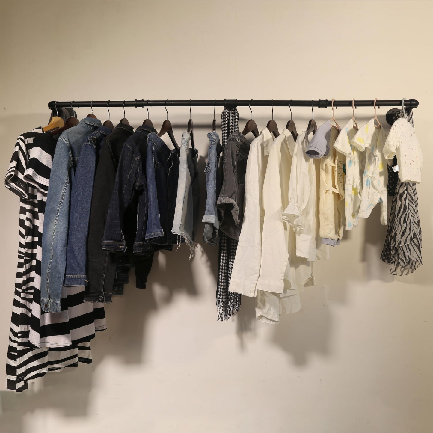 WEBI Wall Mounted Clothes Rail,Clothing Rack Wall Mount,165cm Industrial Pipe Clothes Rack for Hanging,Heavy Duty Garment Rack Bar Retail Display