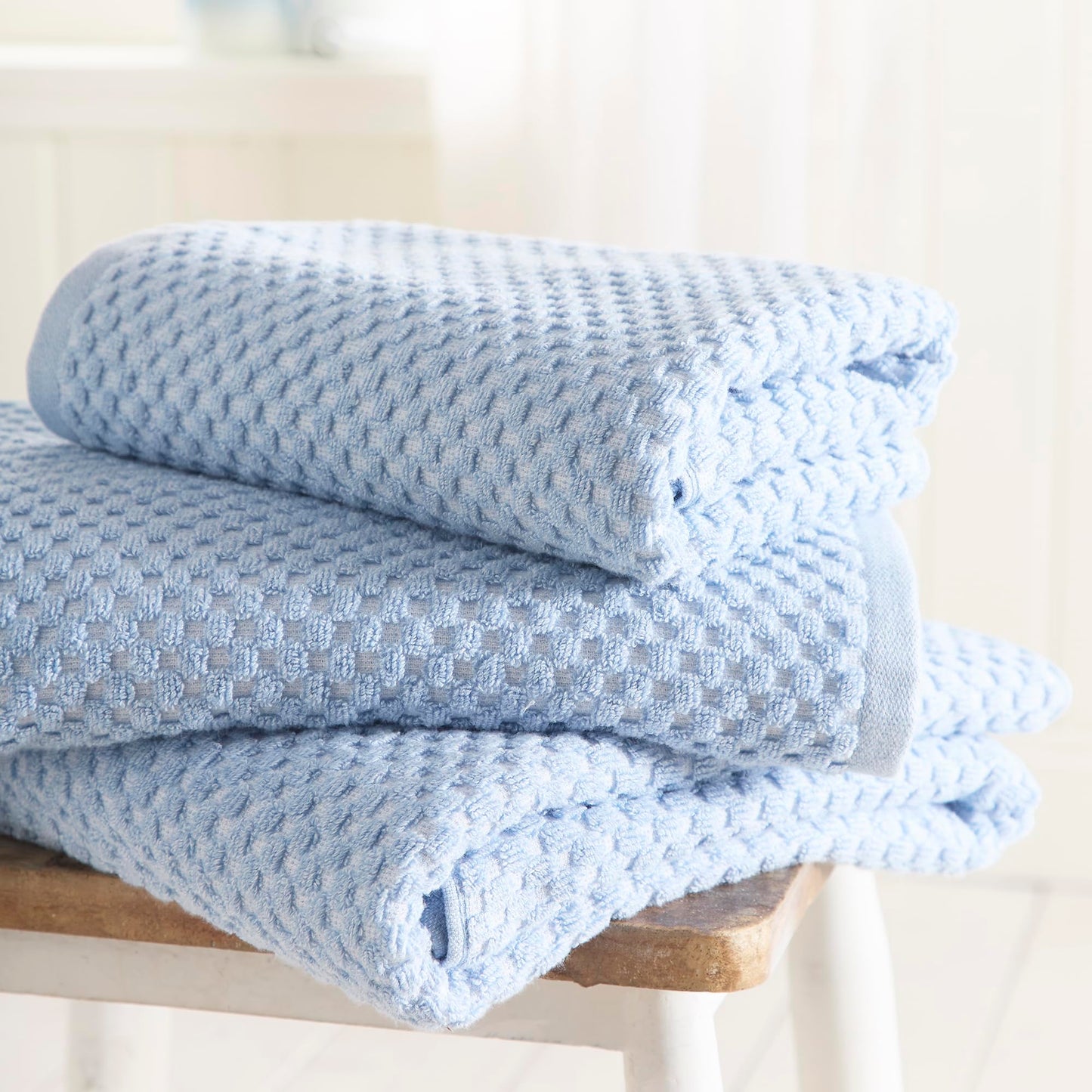 Dreams & Drapes Popcorn Check Bath Towel Blue – Soft Absorbent 100% Cotton Jacquard Textured Bathroom Towel, Quick‑Dry