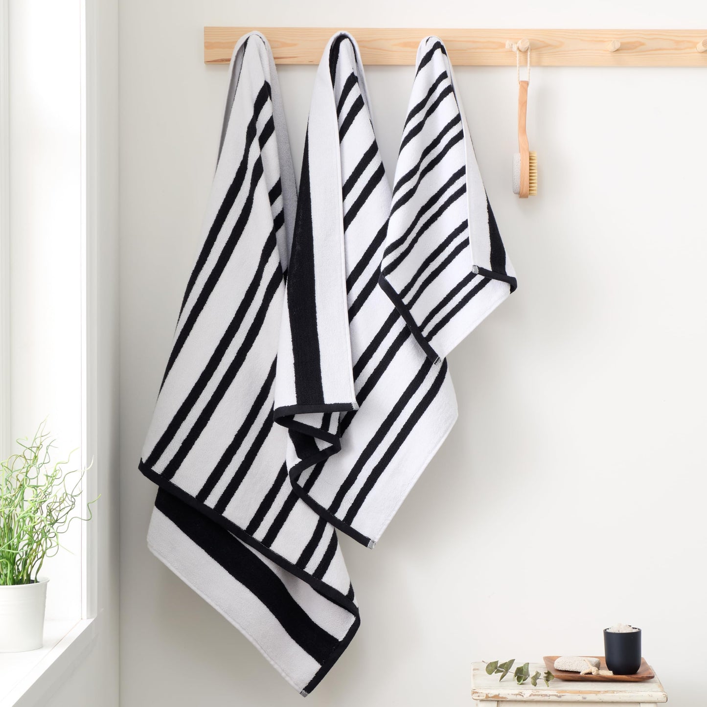 Bianca Reversible Stripe 50x90cm Cotton Jacquard Hand Towel Black