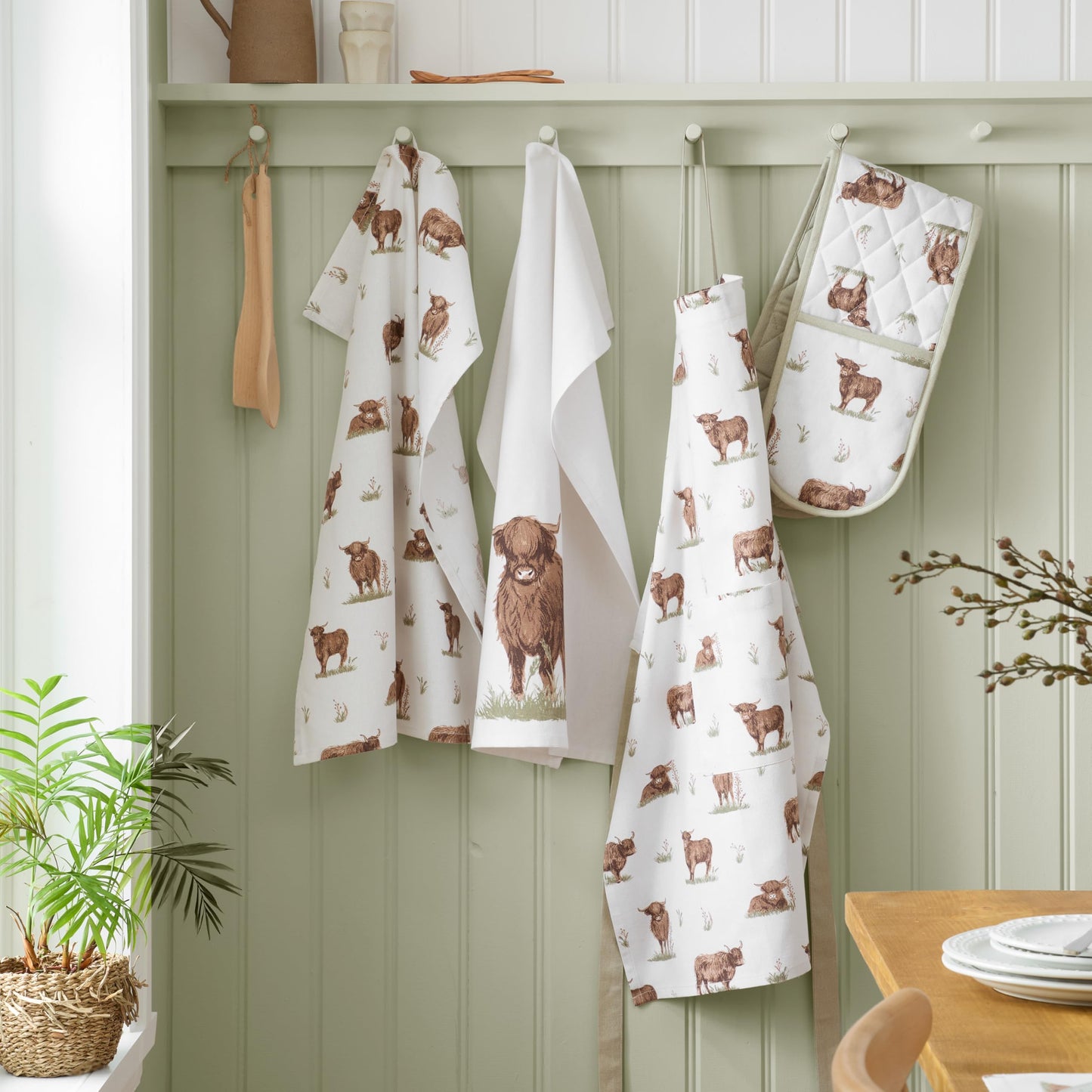 Catherine Lansfield Angus Highland Cow Cotton 50x75cm Kitchen Tea Towel Pack of 4 Natural