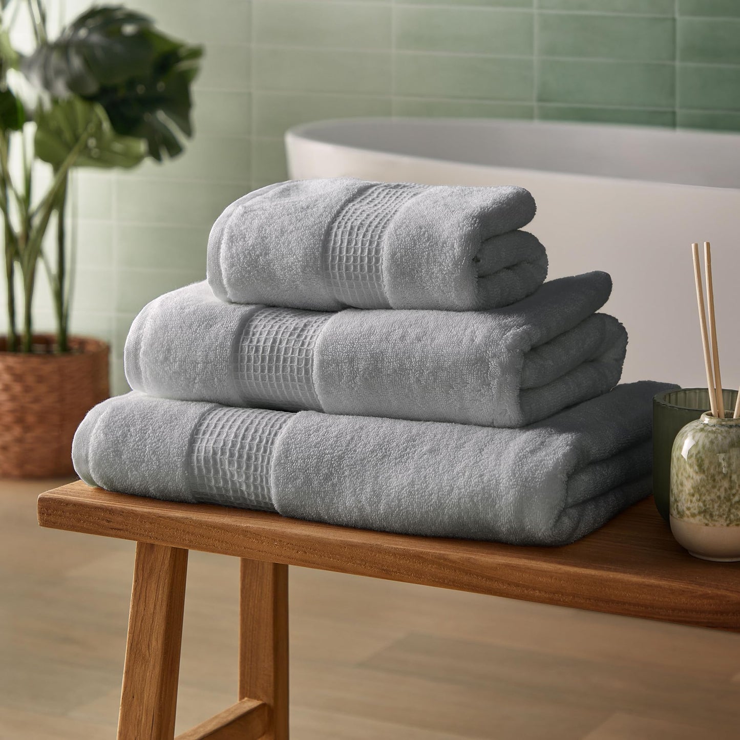 Silentnight Luxury Cotton Bath Towel - Luxuriously Soft & Super Absorbent Deep Pile Towel - 100% Cotton BCI - Textured Waffle Border Bath Towel
