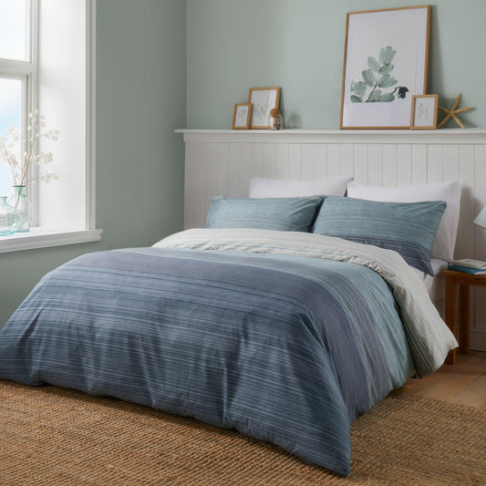 Fusion - Contemporary Blue Duvet Cover - Super King Bedding Size (260 x 220cm) - Reversible Design - Ombre Blue Bedding - Nautical Duvet Cover - Navy