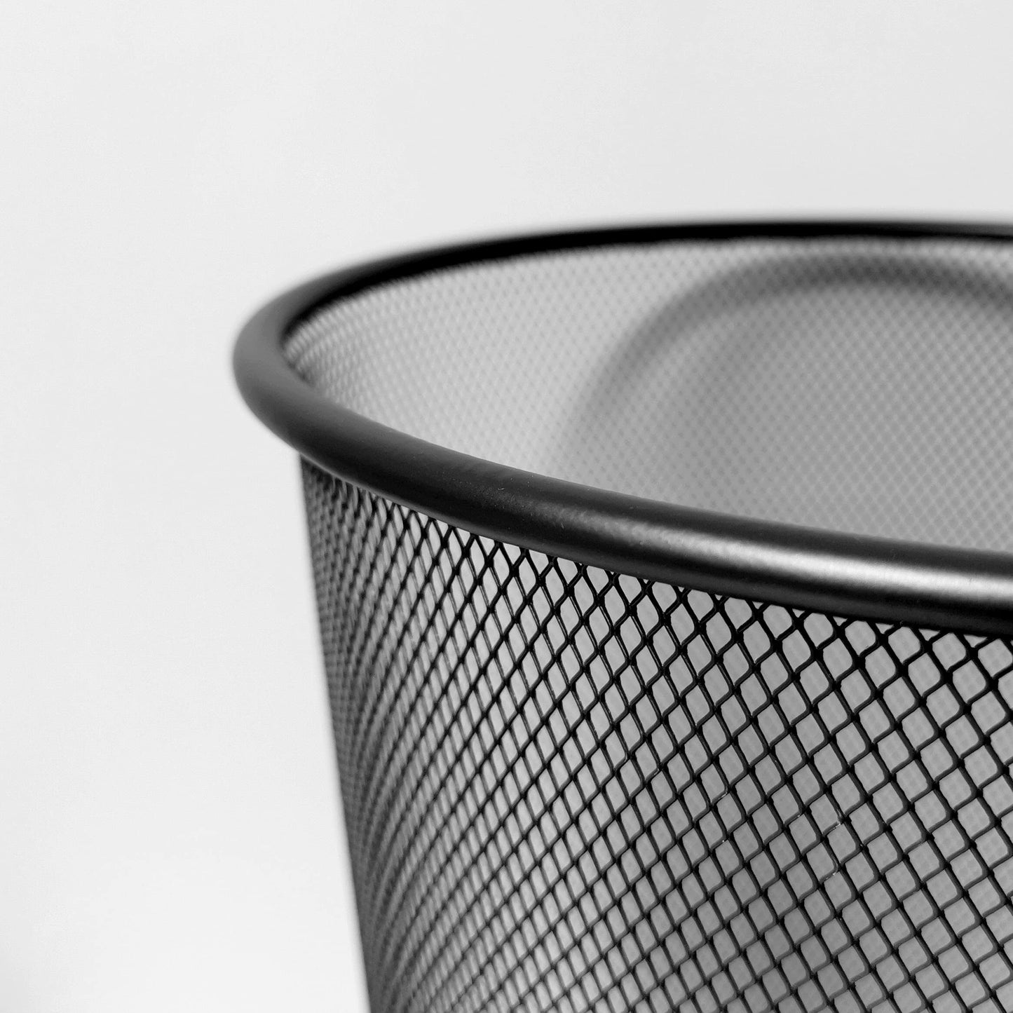 D.RECT XXL Mesh Waste Bin Black 19L – Large Metal Office Wastepaper Basket – Steel Mesh Trash Can with Ventilation – Round Bin for Home & Office