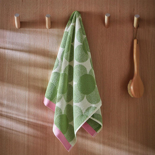 Orla Kiely Retro Bathroom Towels in Retro Flower, CloverSize: Bath Sheet, 100x150cm