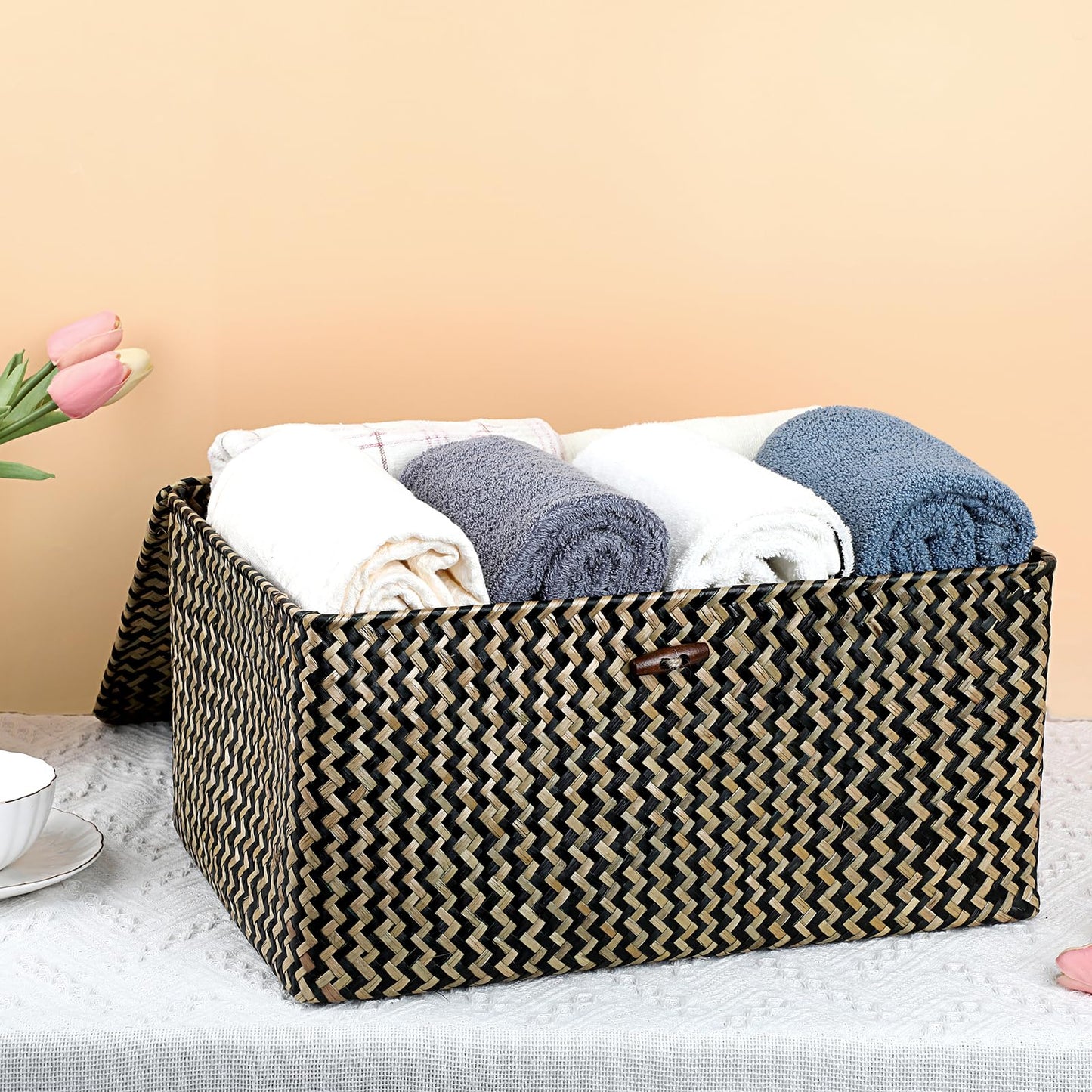 IGNPION Seagrass Storage Basket with Lid Woven Wicker Desktop Baskets Bathroom Organiser Box