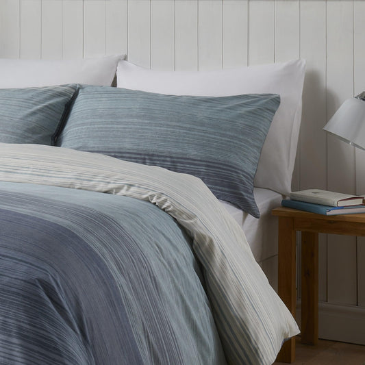 Fusion - Contemporary Blue Duvet Cover - Super King Bedding Size (260 x 220cm) - Reversible Design - Ombre Blue Bedding - Nautical Duvet Cover - Navy