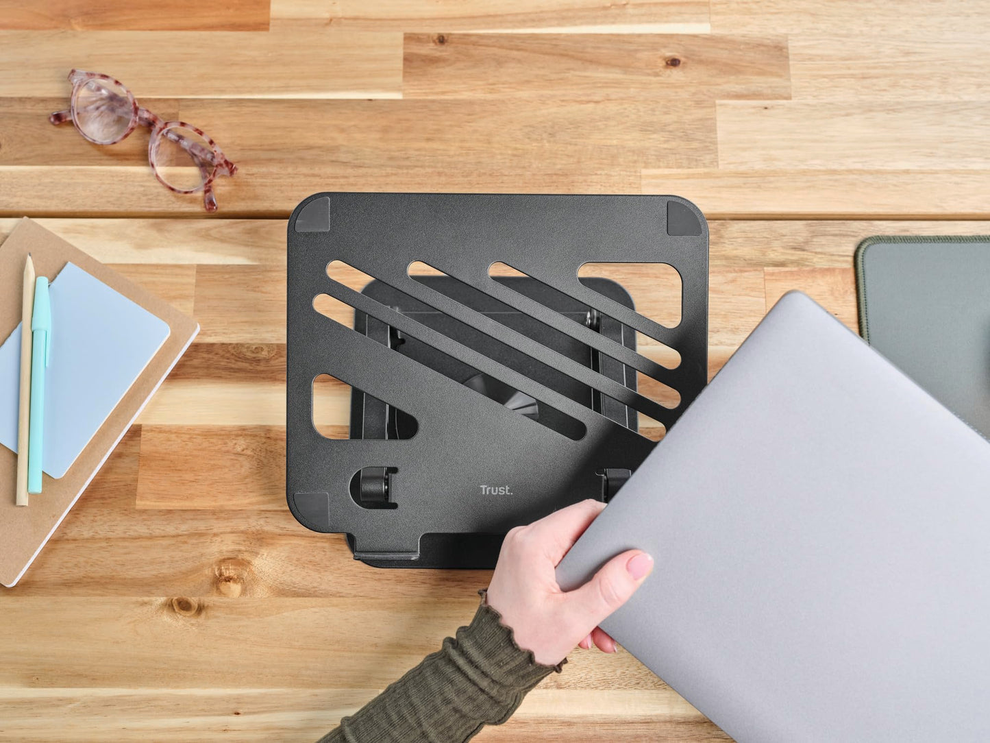 Trust Zeff Ergonomic Laptop Stand for Desk with 360 Degrees Rotation, Black