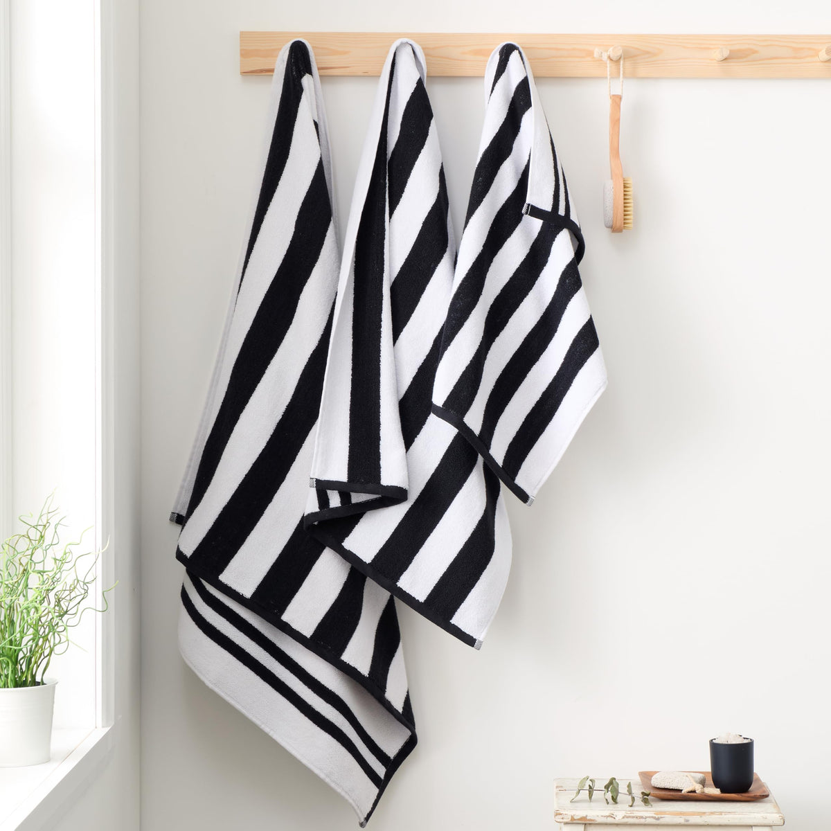 Bianca Reversible Stripe 70x127cm Cotton Jacquard Bath Towel Black