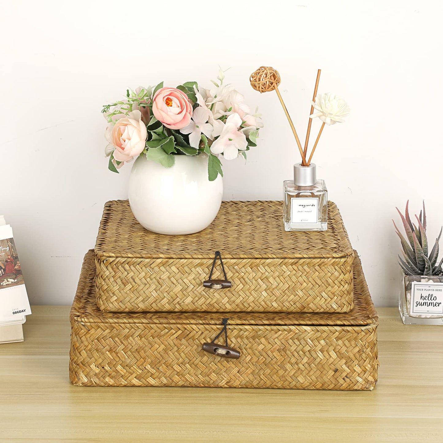 IGNPION Set of 2 Seagrass Storage Basket with Lid Flat Organiser Baskets for Shelf