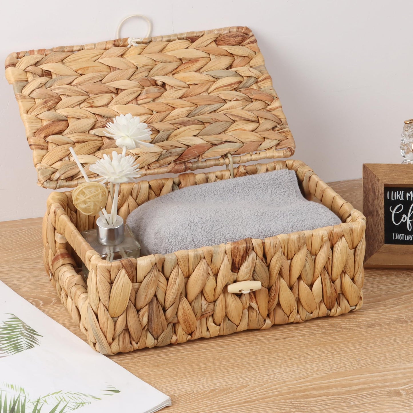 FEIALNDUO Wicker Shelf Baskets with Lid, Seagrass Storage Hamper Basket Bins Rectangular Box for Home Desktop Organizer (Natural, X-Small)