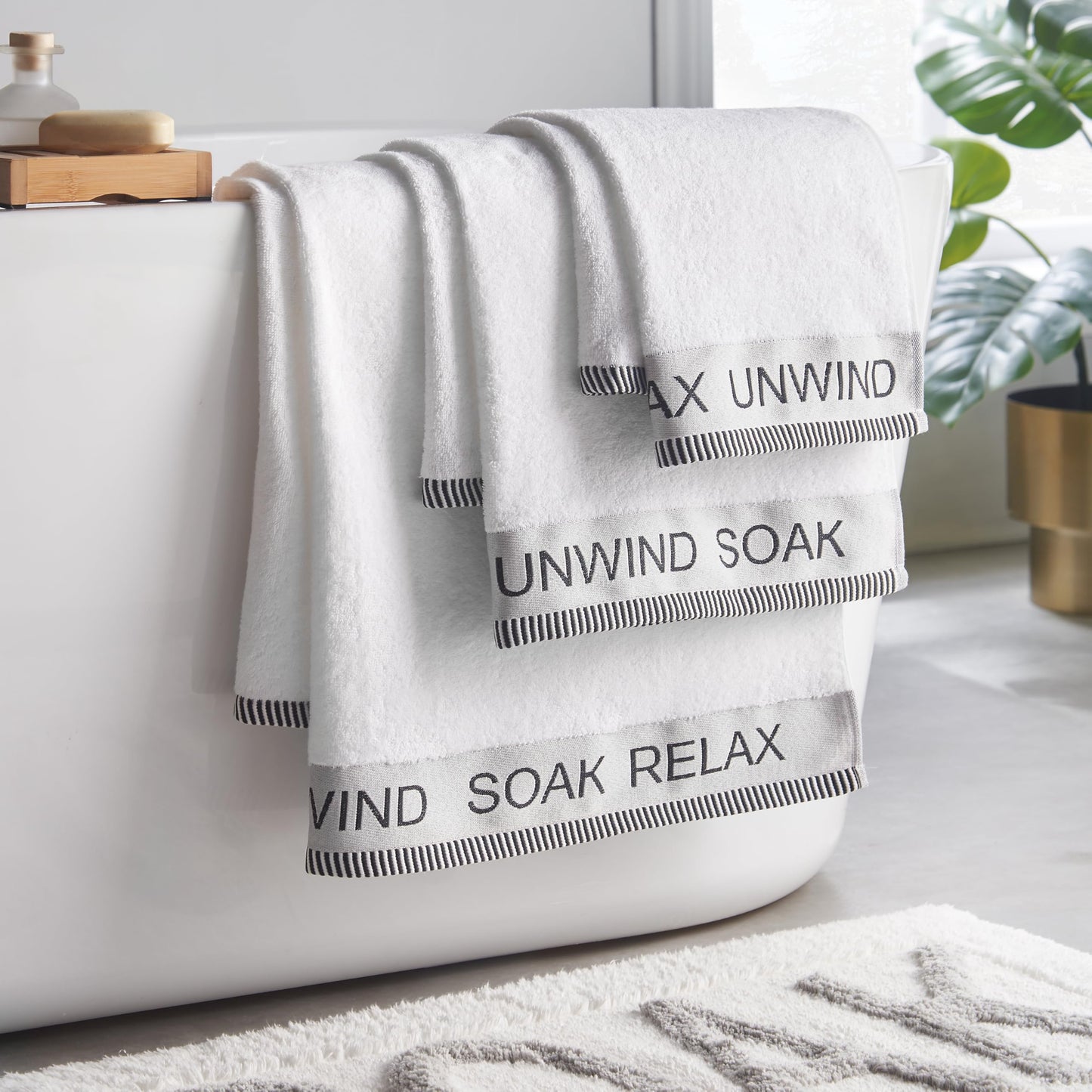 Catherine Lansfield Relax And Unwind 70x120cm Bath Towel White