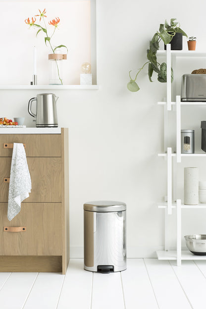 Brabantia 113987 Pedal Bin newIcon with Plastic Inner Bucket, 20 Litre - Brilliant Steel