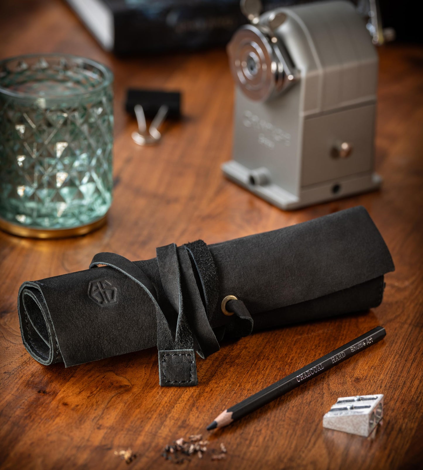 Angus Stoke Leather Roll Bag (Black) - Handmade Leather Case for Pens, Brushes and Accessories, 4 Compartments, Leonardo