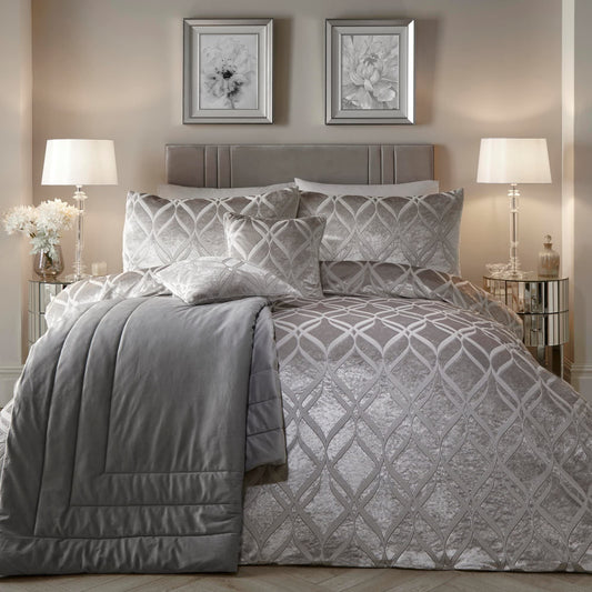Soiree - Luxury Silver Ogee Velvet Duvet Cover - King Bedding Size (230 x 220cm) - 2x Pillowcases - Soft & Cosy Velvet Bedding in Silver -Jacquard -
