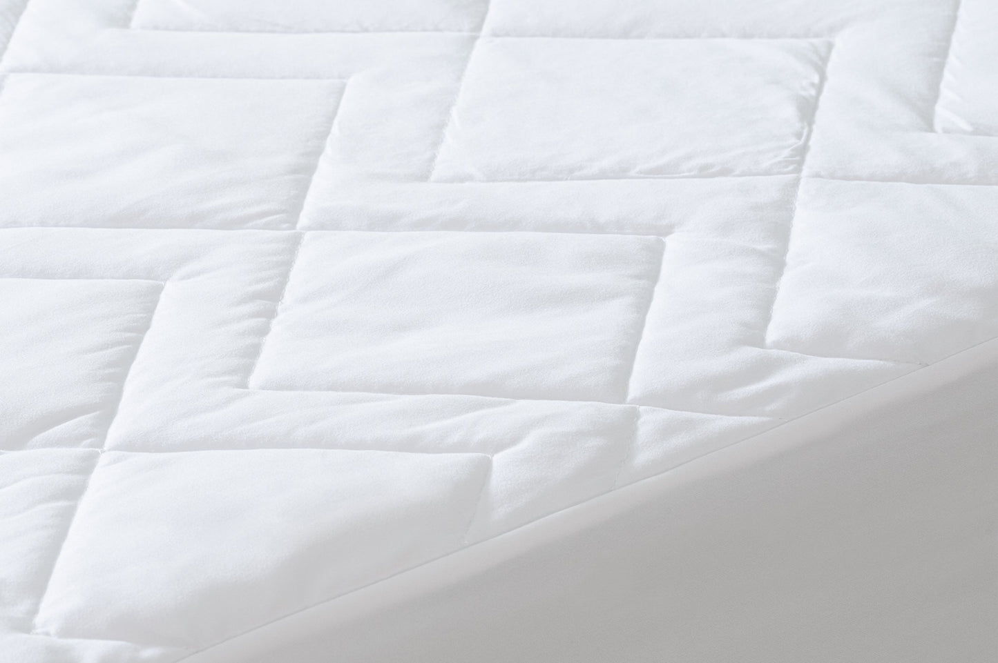 SAVEL - Mattress Cover (70x140 cm) Cot Bed Size | Aloe Vera | Breathable and Waterproof Mattress Protector - White