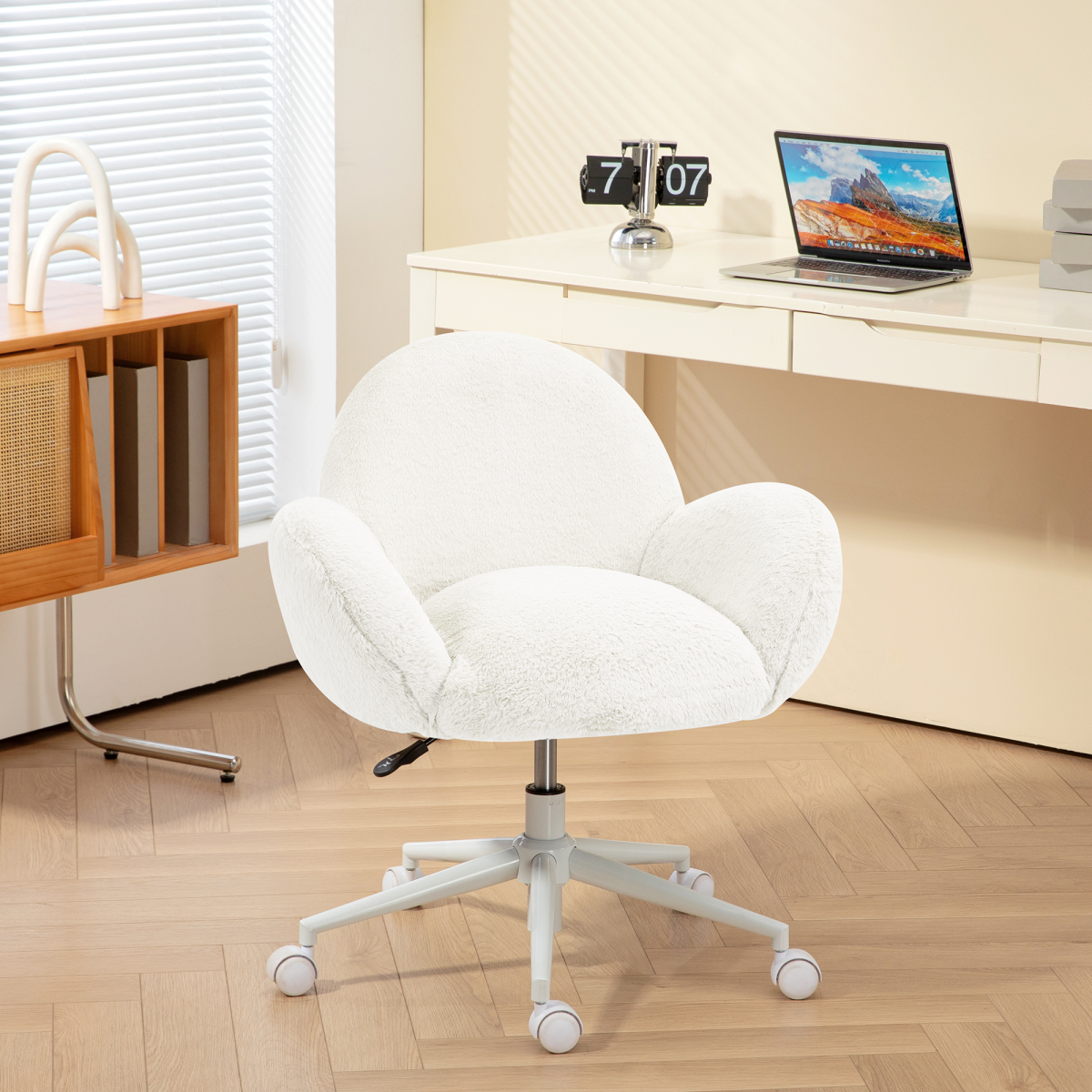 HOMCOM Fluffy Leisure Chair Office Chair with Backrest Wheels Cream White