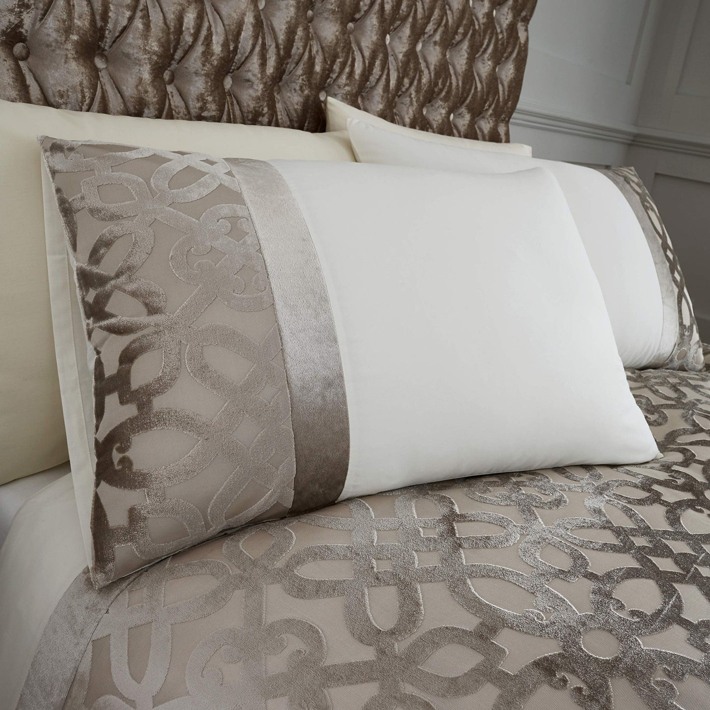Catherine Lansfield Lattice Cut Velvet Double Duvet Cover Set with Pillowcases Natural