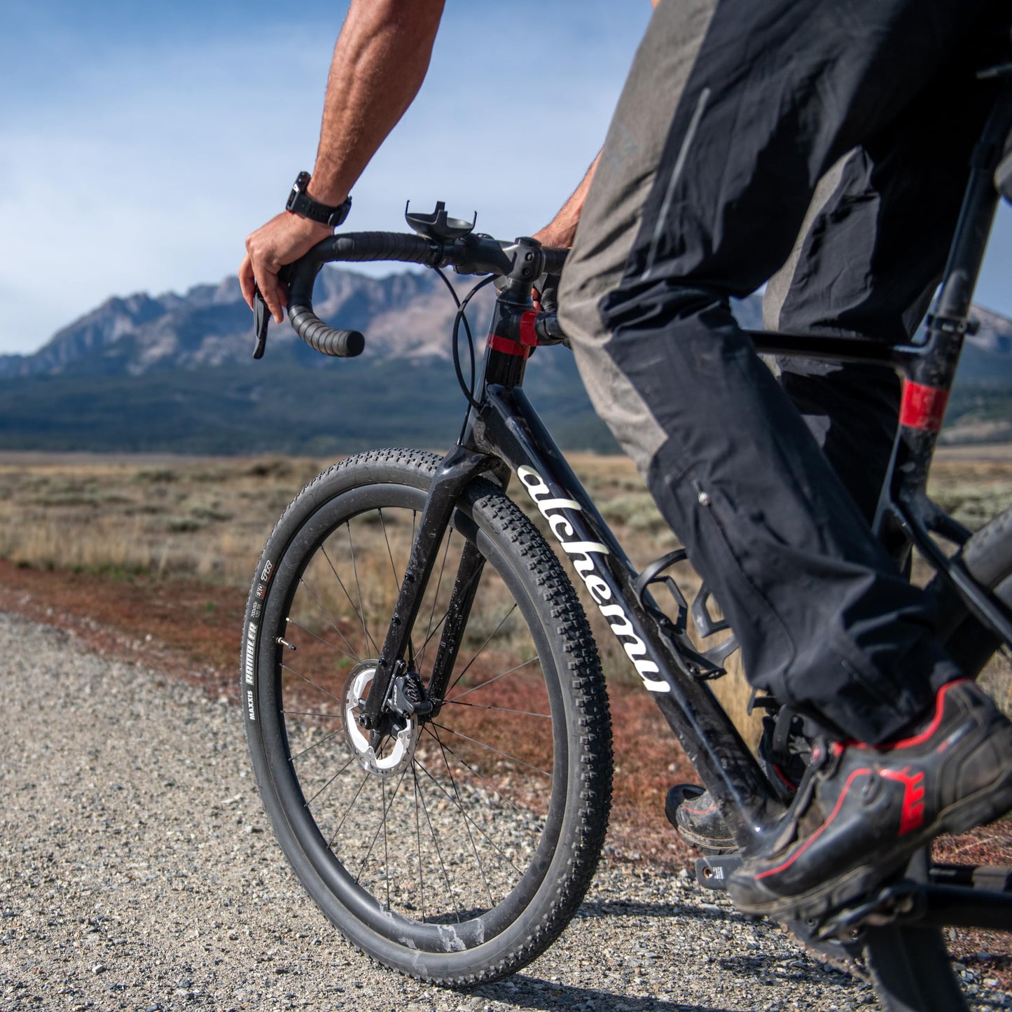 Maxxis Ravager Bicycle Tyre with Folding Bead 700x40C Dual Compound/SilkShield/Tubeless Ready, Black
