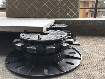 StrataRise SELF-Levelling Pedestals with 4mm spacers - 30 Pcs - Support 650Kg 1430 lbs