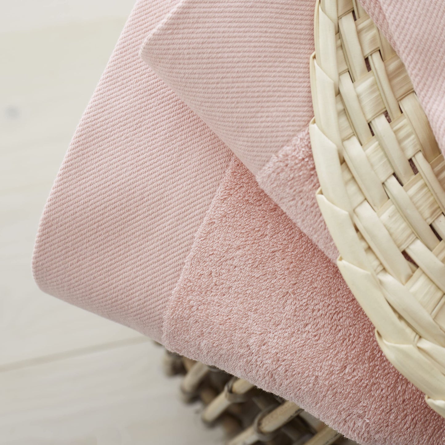 Pineapple Elephant Bathroom Bamboo Combed 500 gsm Soft & Absorbent Cotton Blend Bath Towel Blush Pink