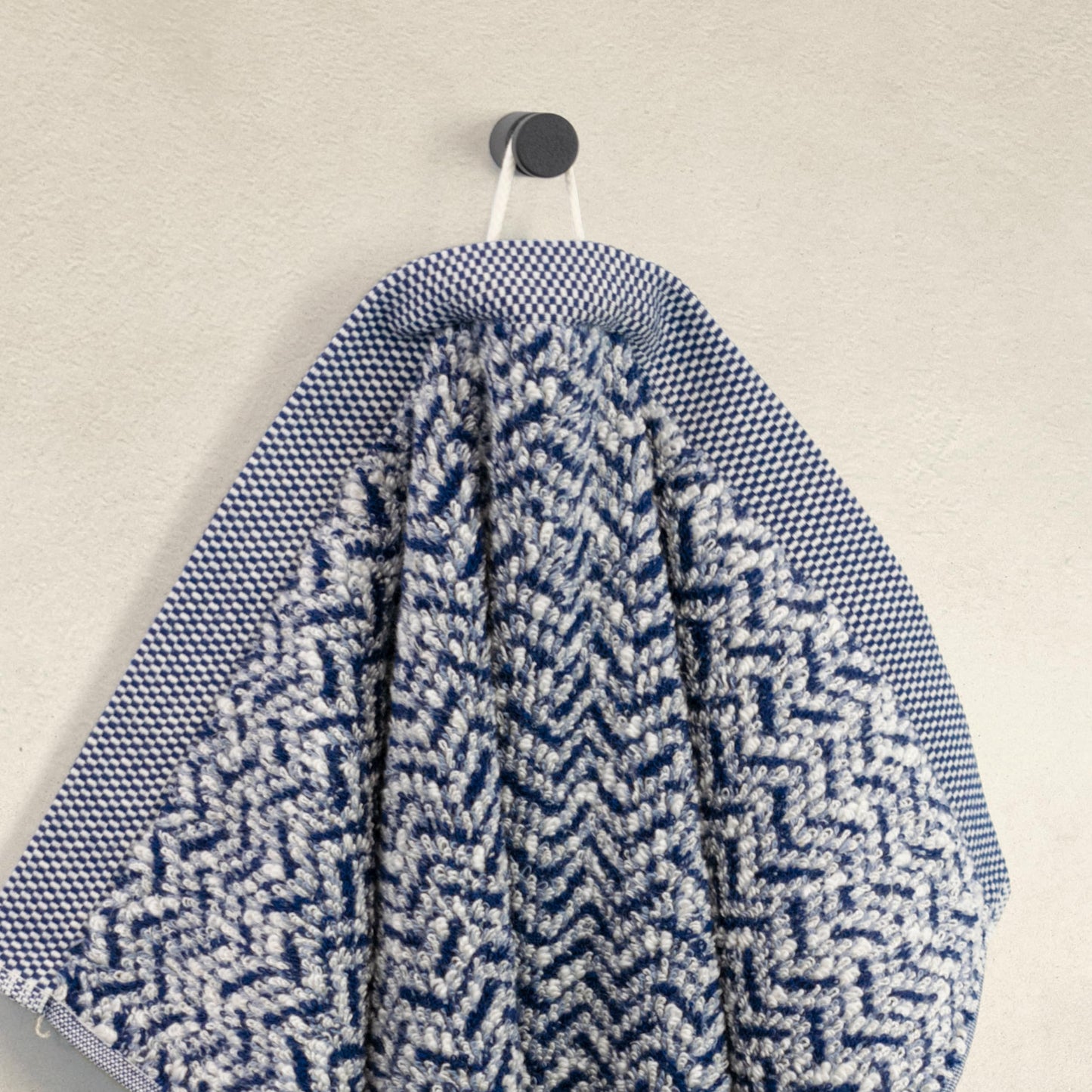 Möve Brooklyn Herringbone Guest Towel 50 x 30 cm 85% Cotton / 10% Viscose / 5% Linen Natural/Deep Sea