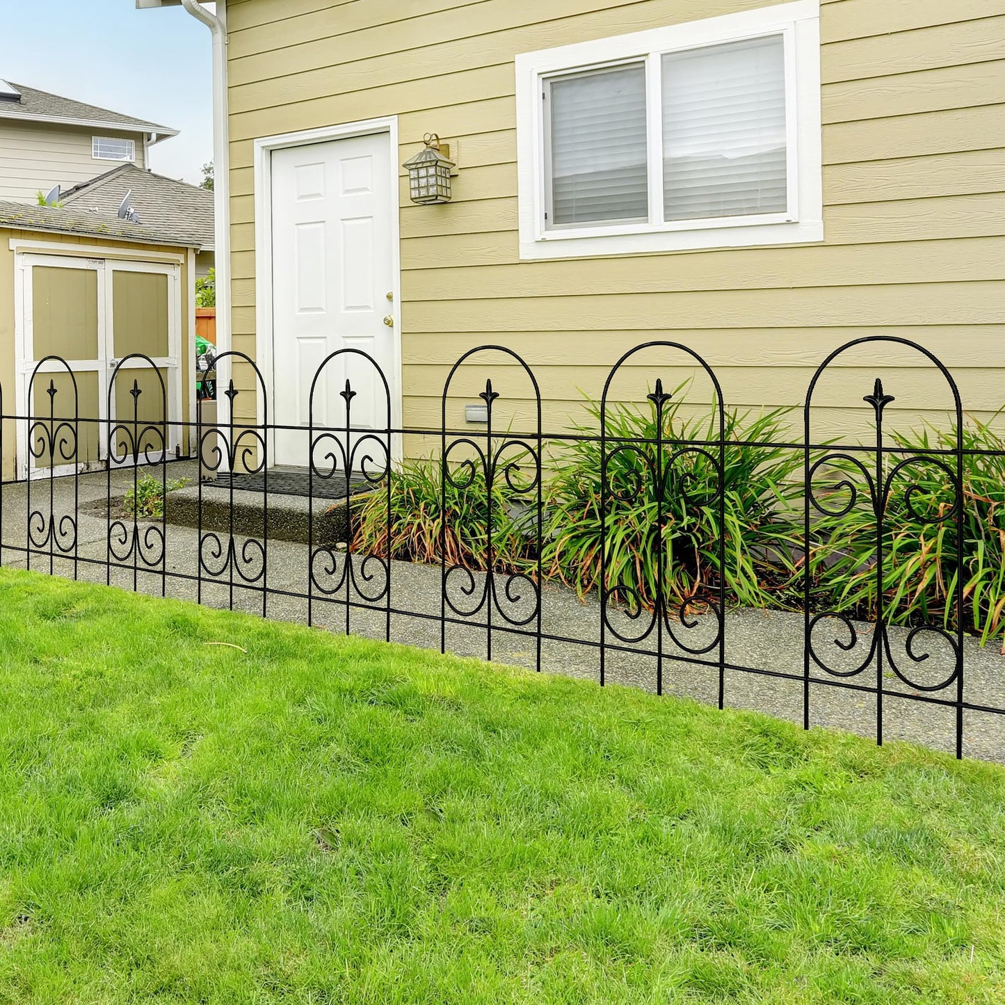 Thealyn Metal Decorative Garden Fence Border 82cm.H x 6.1m.W Rustproof Wrought Iron Fence Panels for Flower Bed, Trees, Animal Barrier