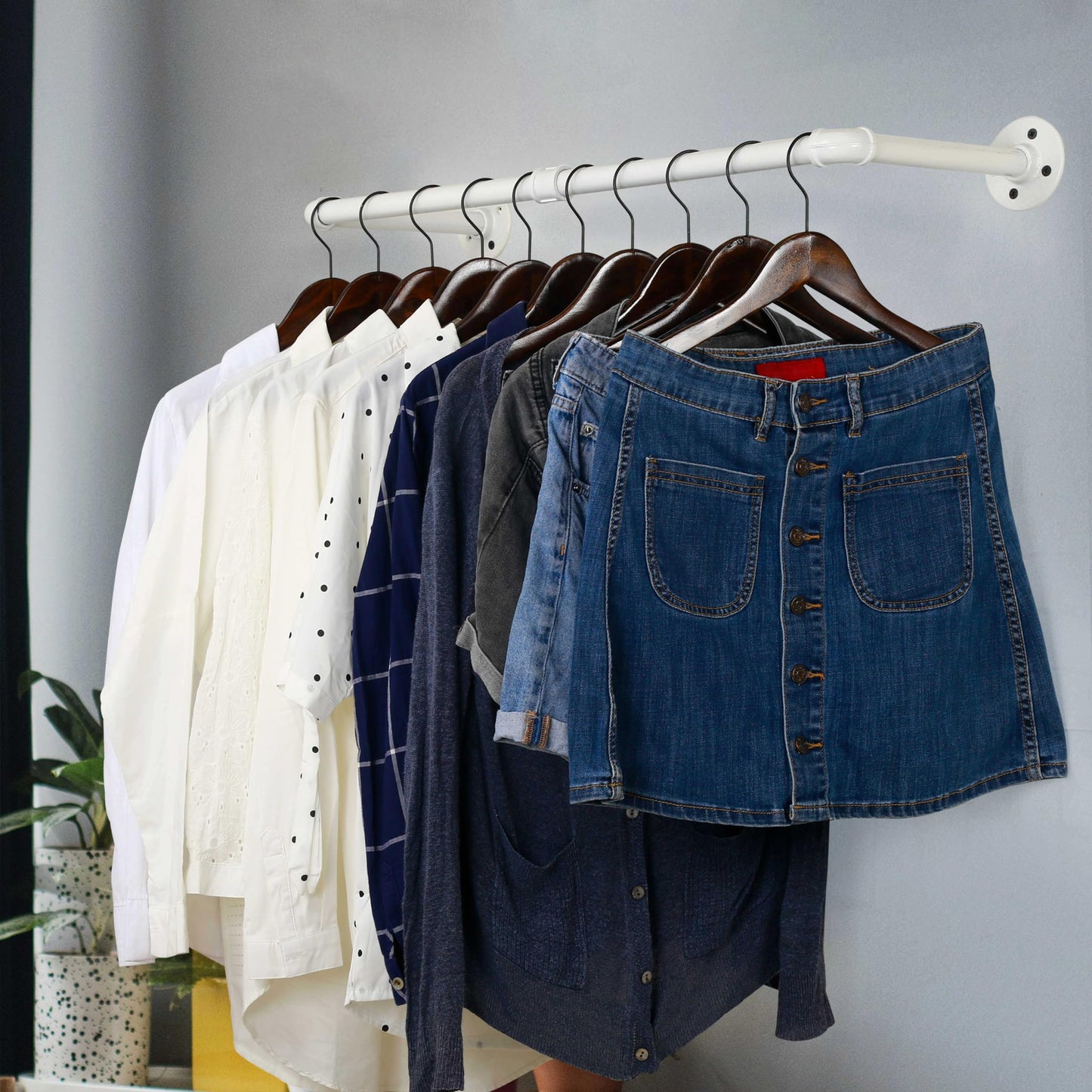 WEBI Wall Mounted Clothes Rail,Clothing Rack Wall Mount,81cm Industrial Pipe Clothes Rack for Hanging Clothes,Heavy Duty Garment Rack Bar Retail